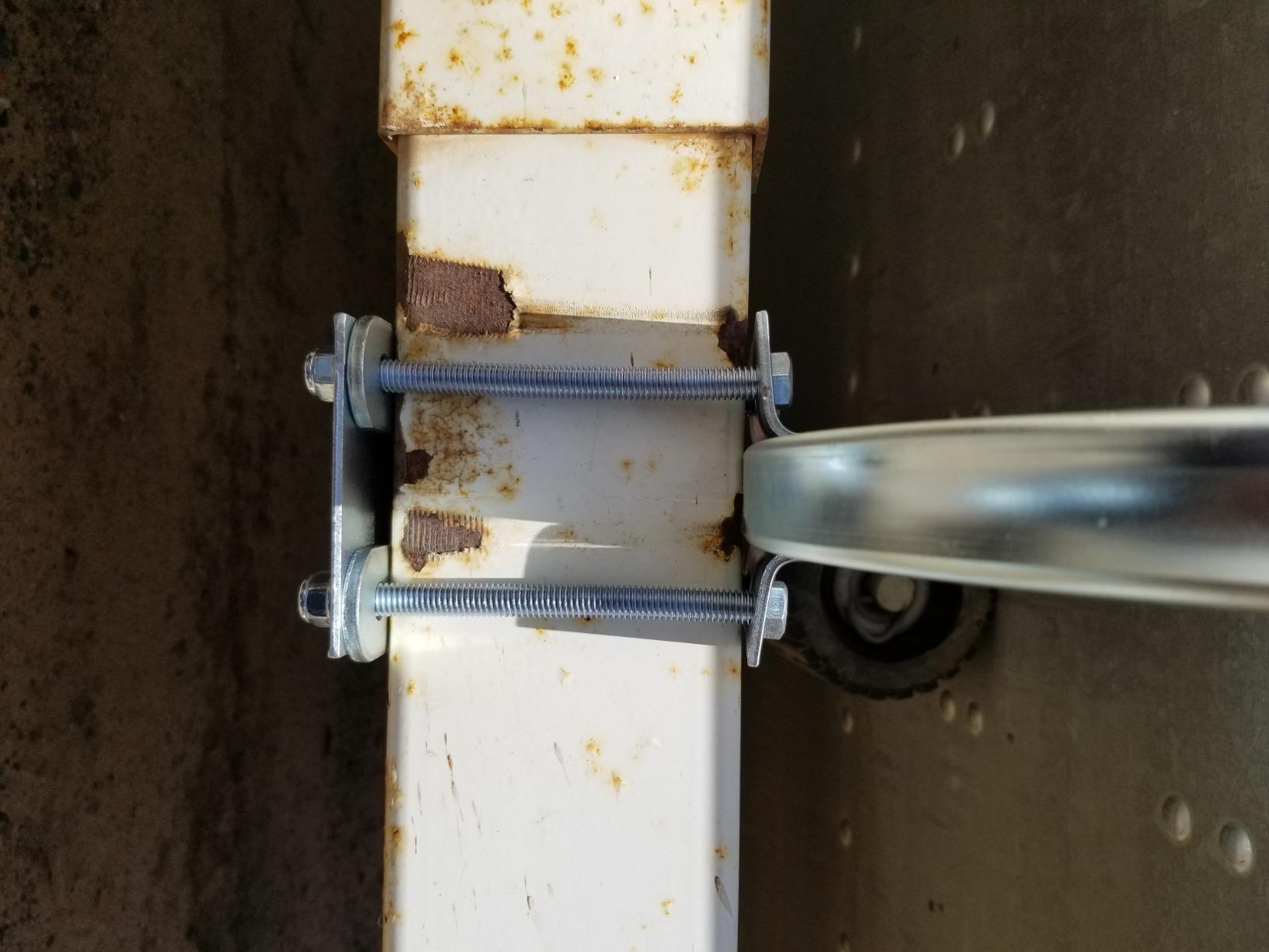 Extreme Max 3005.3822 Heavy-Duty Roller Guide-On System customer photo 1