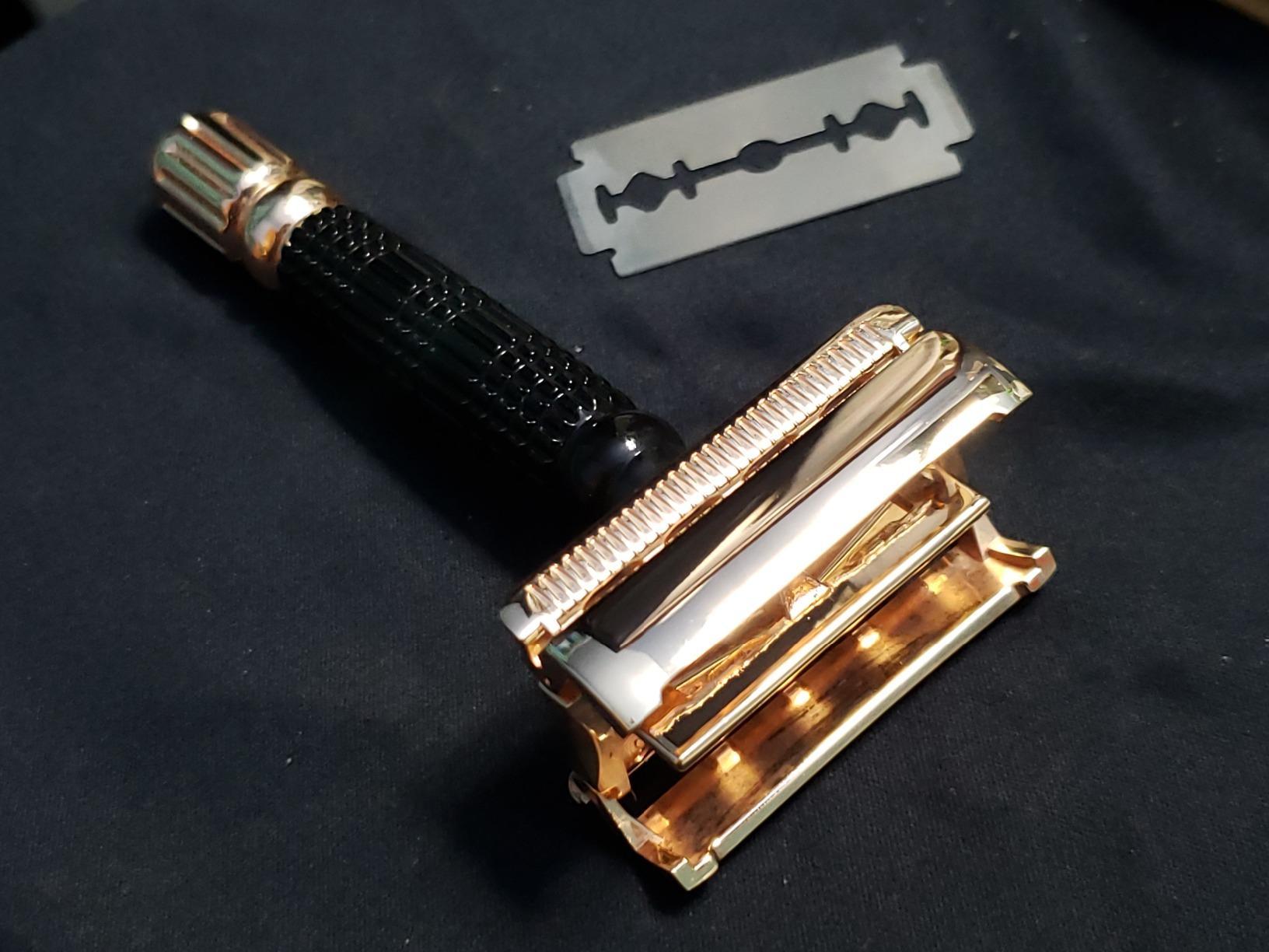 VIKINGS BLADE Double Edge Safety Razor for Men + 5 Swedish Steel Blades + Luxury Case (The Chieftain) customer photo 1