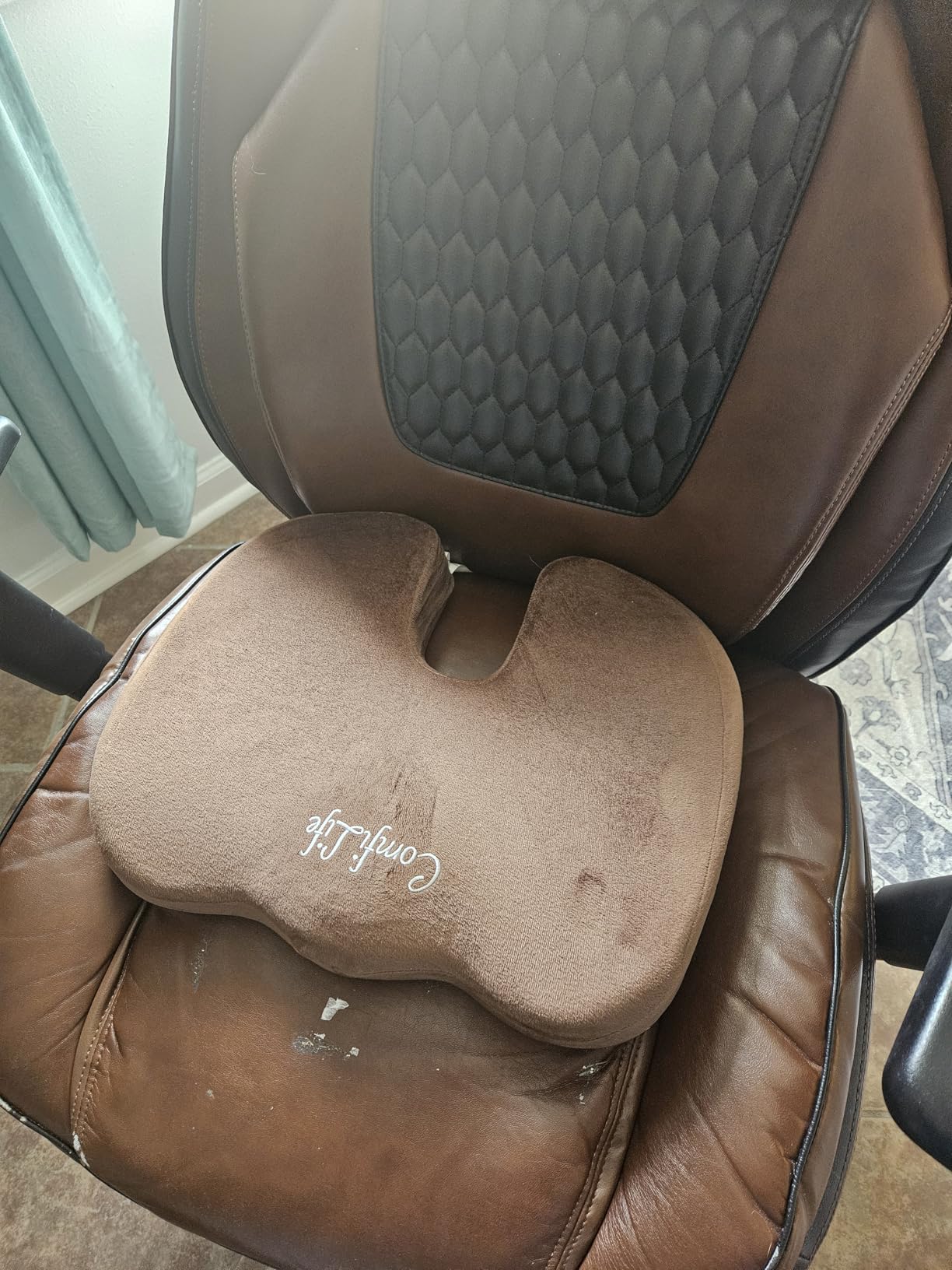 ComfiLife Doctor Recommended Seat Cushion - Premium Gel & Memory Foam Office Chair, Car Seat, Lifting Cushion - Chair Cushions for Back & Sciatica Relief - Seat Cushions for Office & Desk (Gray) customer photo 2