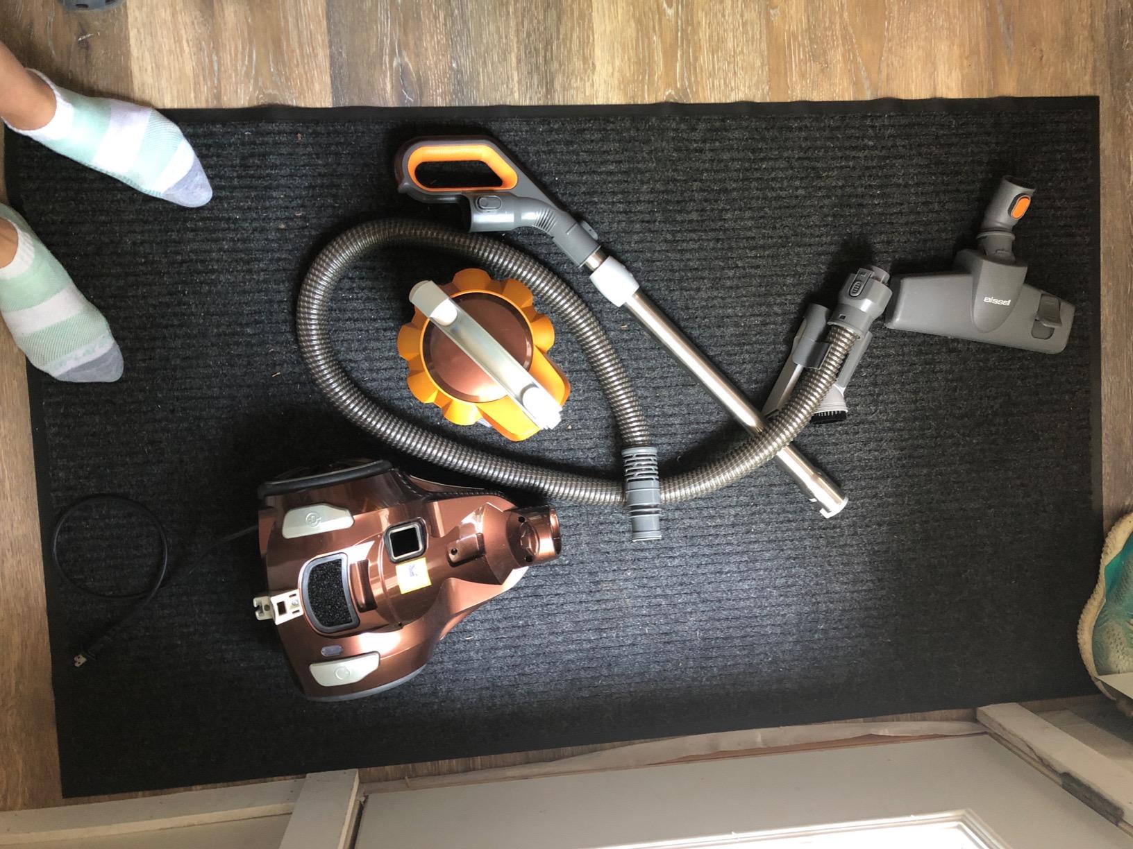 Bissell Hard Floor Expert Multi-Cyclonic Bagless Canister Vacuum, 1547 - Corded customer photo 2