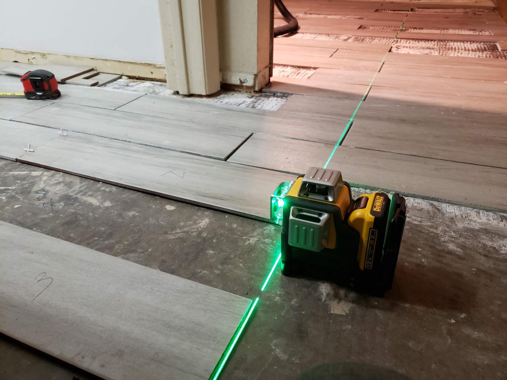 DEWALT Laser Level 360 Self Leveling, 3 Way Green Laser Leveler Tool 12V MAX with 2.0Ah Battery, Charger and Durable Carrying Case, 100 Ft, Tripod Compatible (DW089LG) customer photo 2