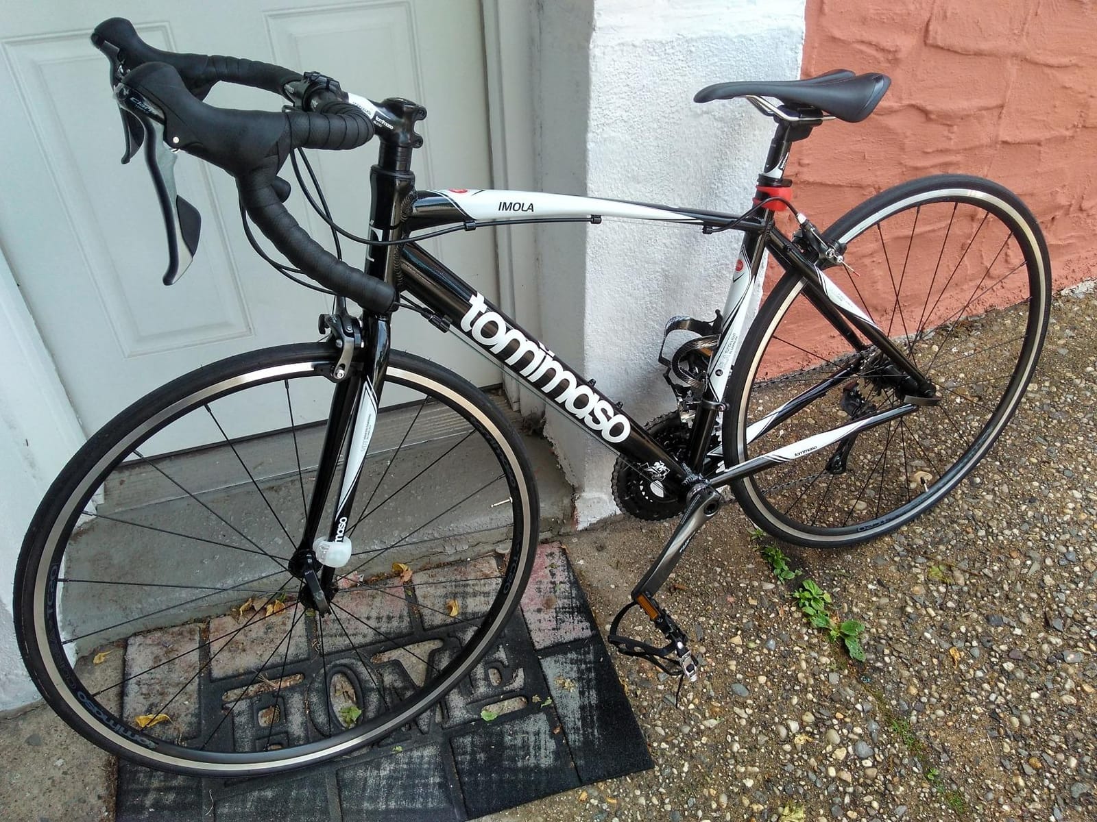Tommaso Imola - Sport Bike Performance Aluminum Road Bike, Shimano Claris 24 Speeds Road Bicycle Men Road Bikes for Mens customer photo 1