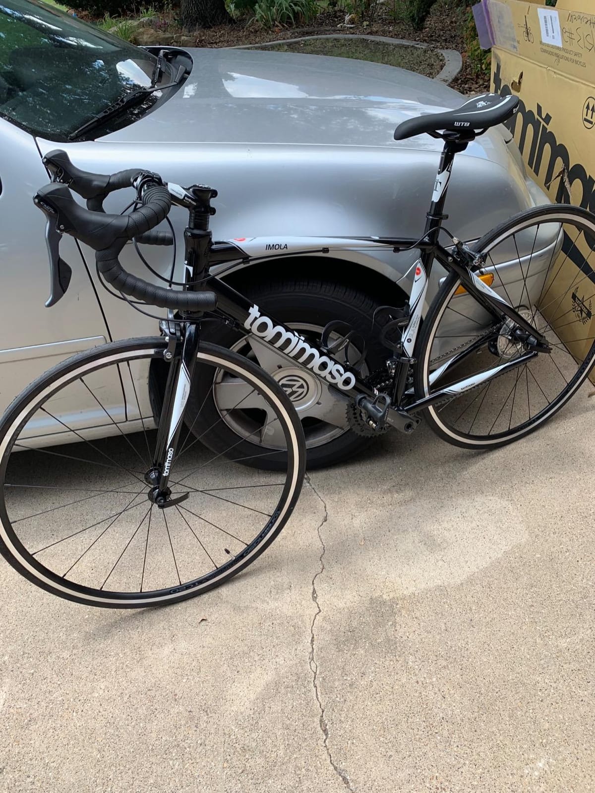 Tommaso Imola - Sport Bike Performance Aluminum Road Bike, Shimano Claris 24 Speeds Road Bicycle Men Road Bikes for Mens customer photo 2