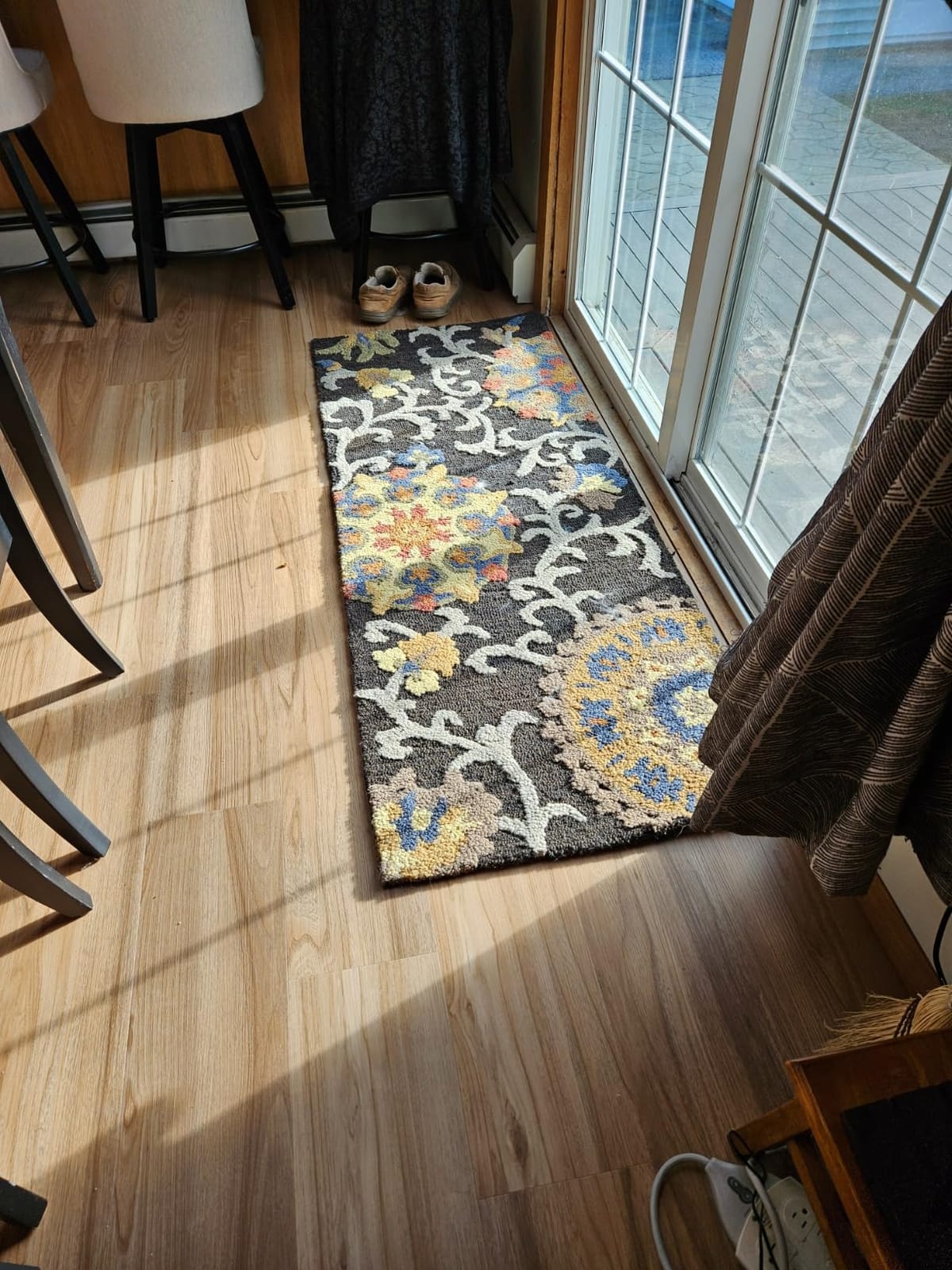 SAFAVIEH Area Rug 8x10 - Blossom Collection - Large - Charcoal & Multi, Handmade Wool, Ideal for Living Room, Bedroom, Office, Dining Space (BLM401A) customer photo 2