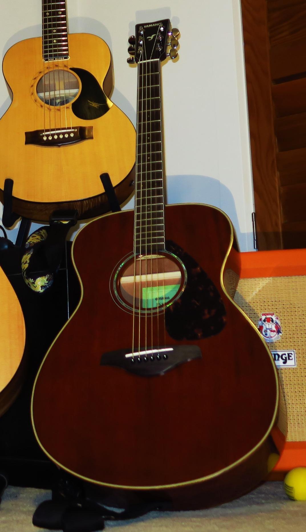 Yamaha FG850 Solid Top Acoustic Guitar, Mahogany customer photo 2