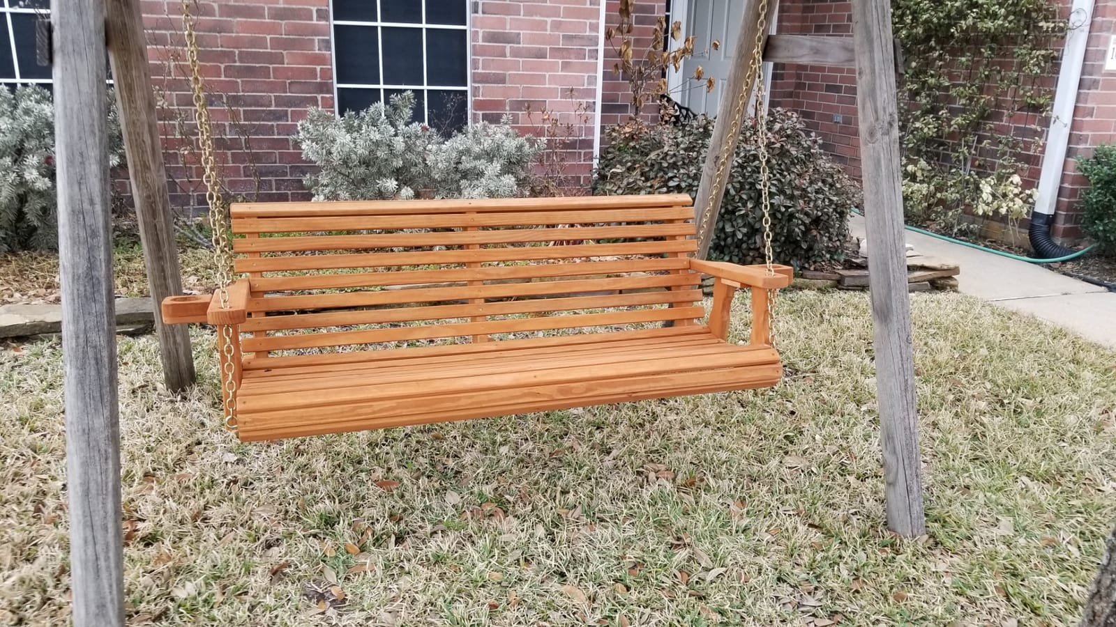 Amish Casual Heavy Duty 700 Lb Capacity Porch Swing with Cup Holders (5 Foot, Cedar Stain) - Wooden Outdoor Roll Back Swing with Hanging Chains - Amish Made in the USA customer photo 2
