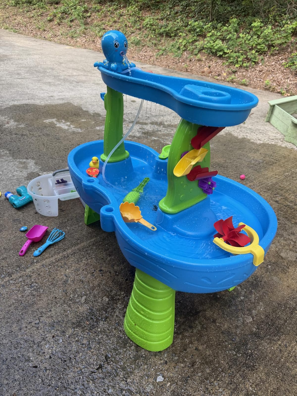 Step2 Rain Showers Splash Pond Toddler Water Table, Outdoor Kids Water Sensory Table, Ages 18+ Months, 13 Piece Water Toy Accessories, Blue & Green customer photo 1