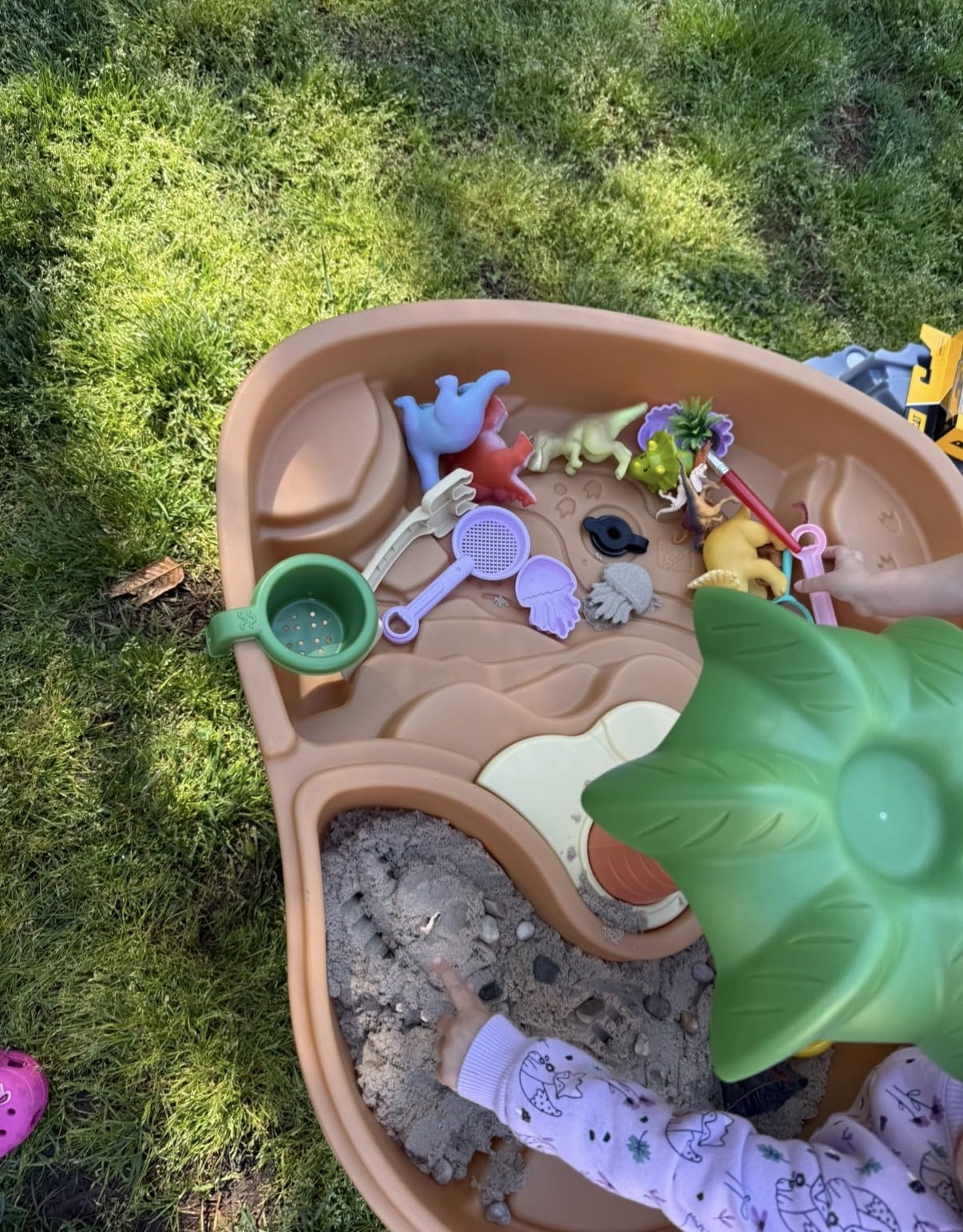 Step2 Dino Dig Sand and Water Table, Kids Activity Sensory Playset, Summer Outdoor Toys, 7 Piece Water Toy Accessories, For Toddlers 2-5 Years Old customer photo 1