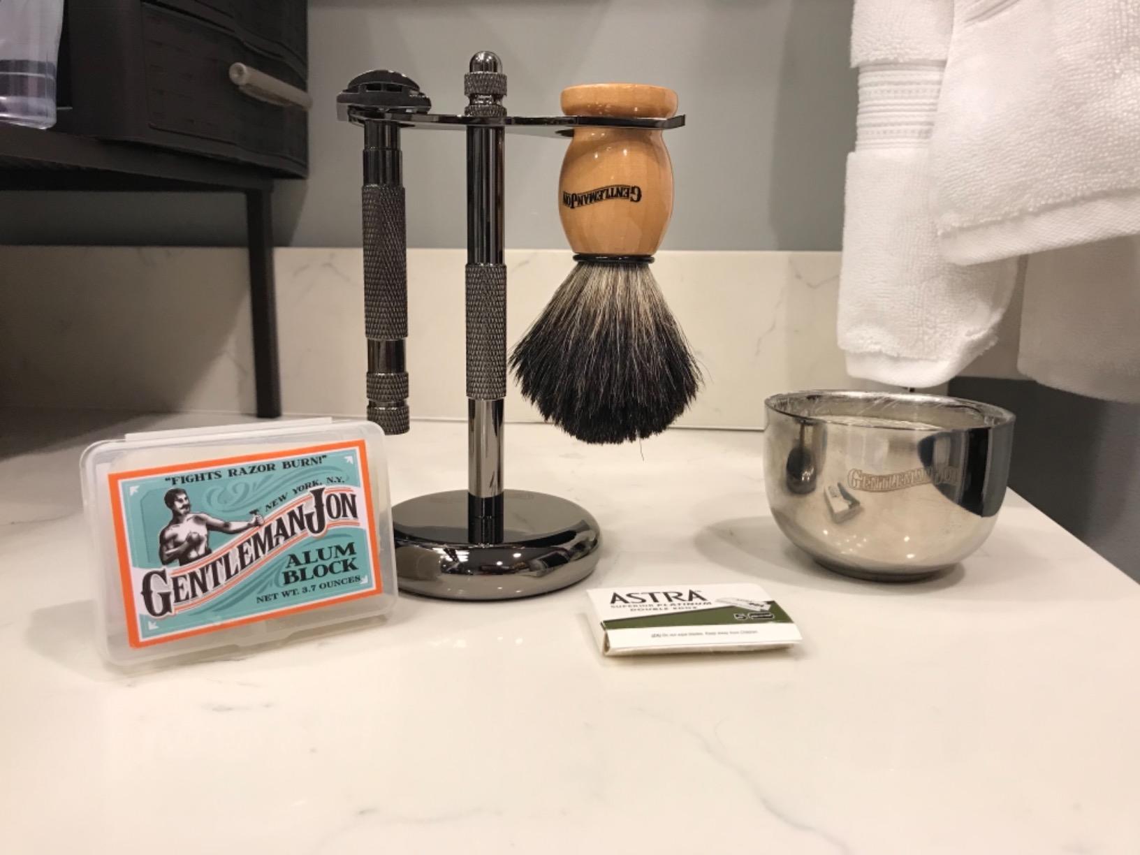 Gentleman Jon Deluxe Vintage Shaving Kit - 8pc Men's Safety Razor Gift Set customer photo 1