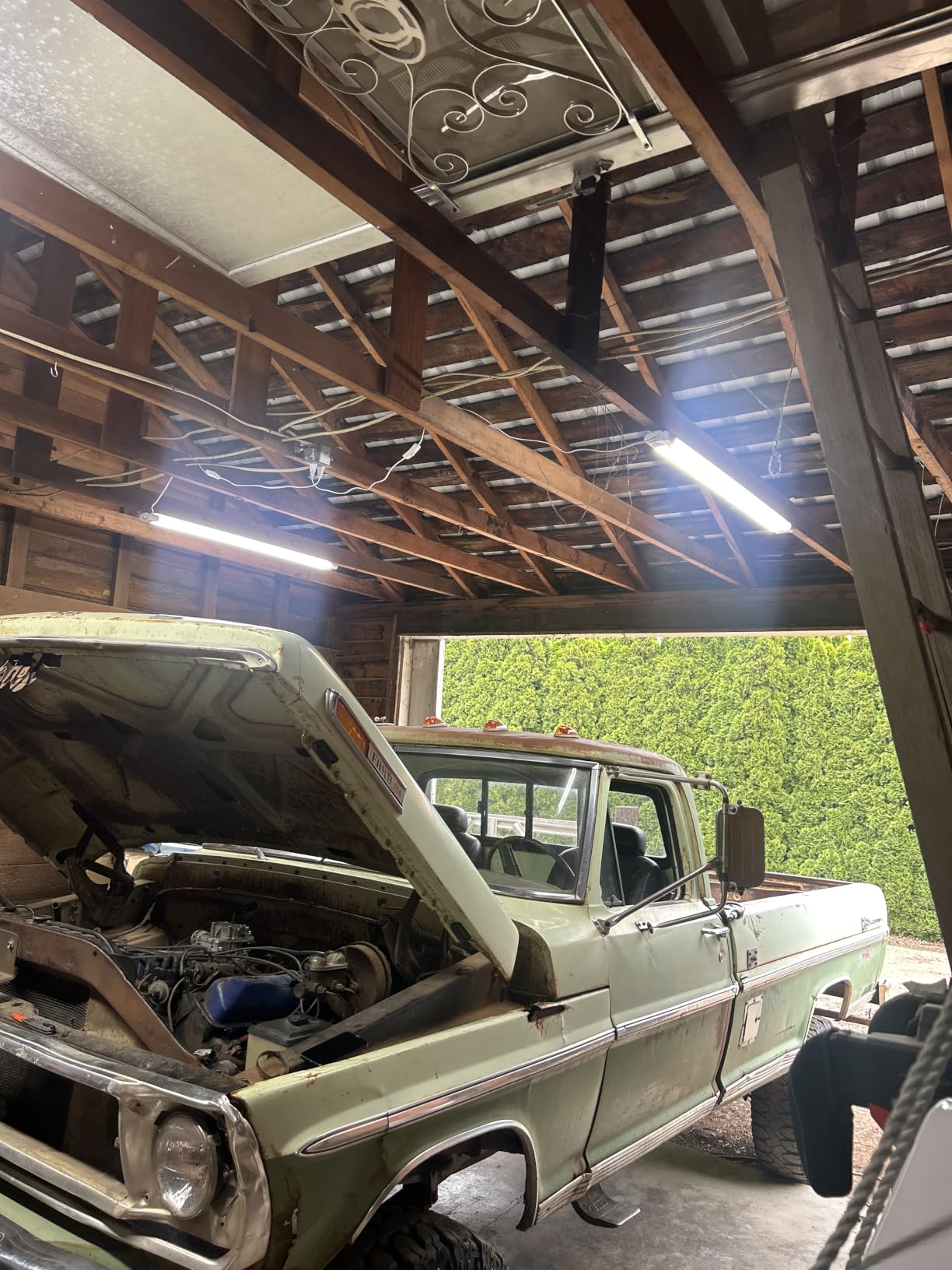 hykolity 4FT LED Shop Light, 42W [250W Equivalent], 4400LM, 5000K Daylight | Utility Linkable Shop Light Fixture, Hanging or Surface Mount, with Power Cord, Shop Lights for Workshop, ETL, White, 4 Pack customer photo 1