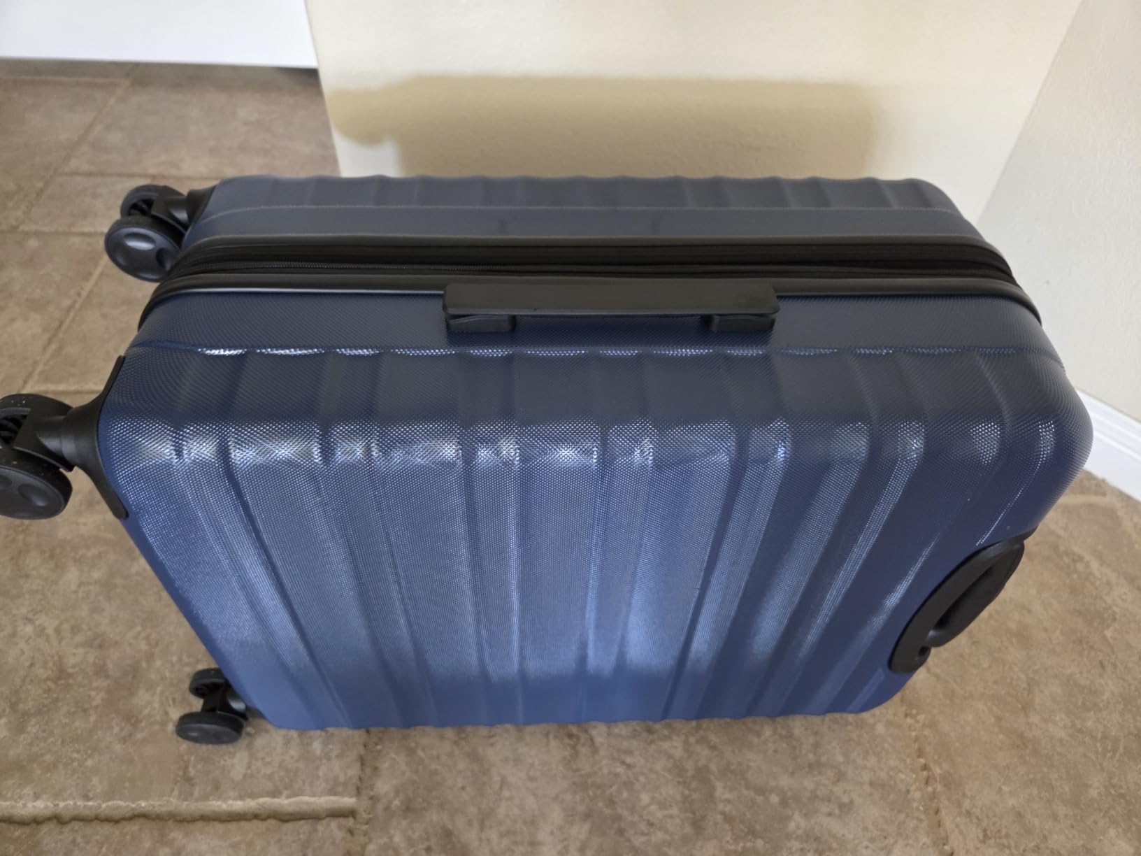 Amazon Basics 3-Piece Hardshell Luggage Set (21