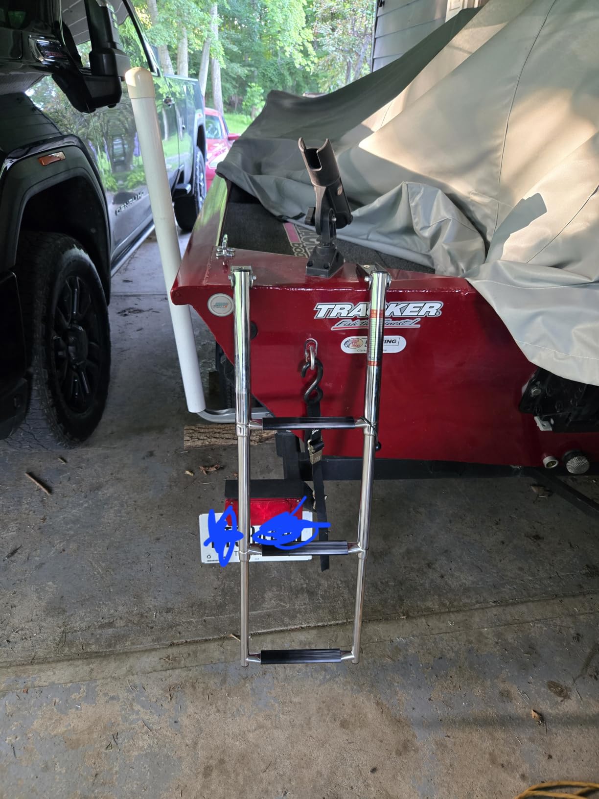 4 Step Boat Ladder, Stainless Steel Telescopic 4 Step Pontoon Boat Ladder, Extendable Dock Ladder for a Pontoon, Max. Load 900 Pound Capacity Marine Telescoping Ladder for Boat Yacht customer photo 2