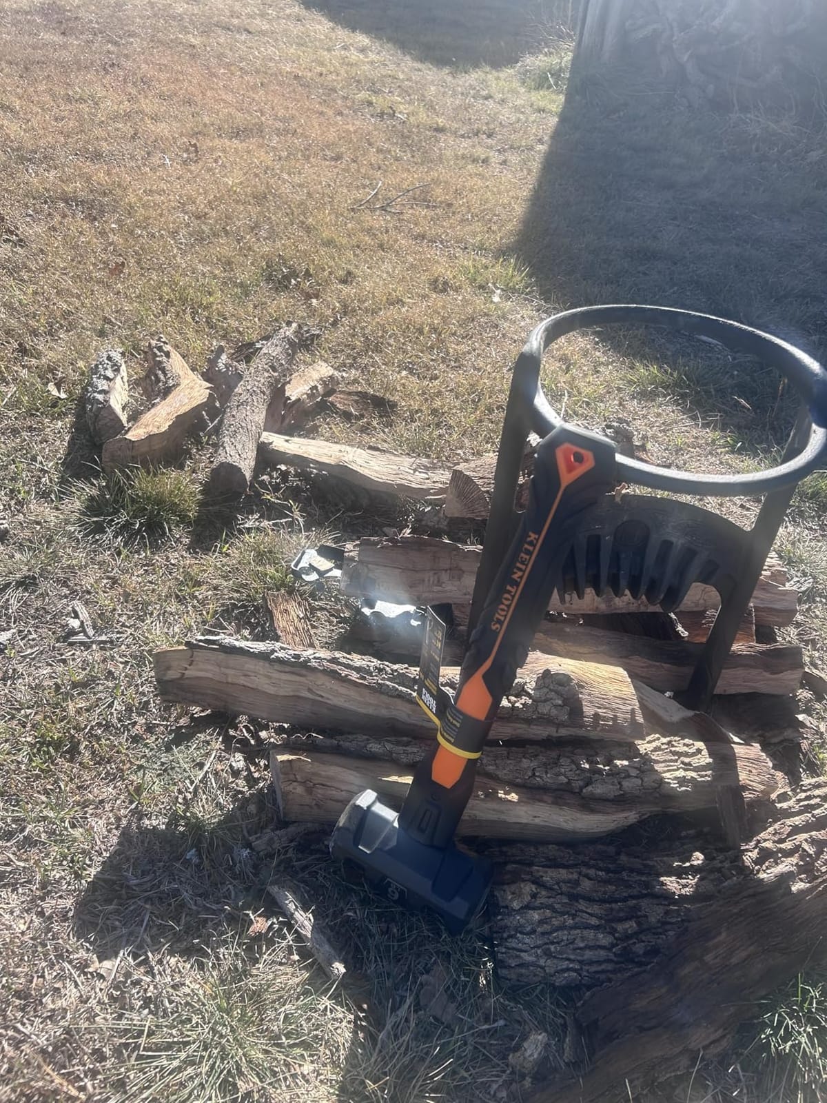 Kindling Cracker King XL Cast Iron Kindling Splitter, 9in. Opening | Fixed splitting blade, Protective safety ring, 17in. height, No axe swing required, Made in Australia customer photo 1