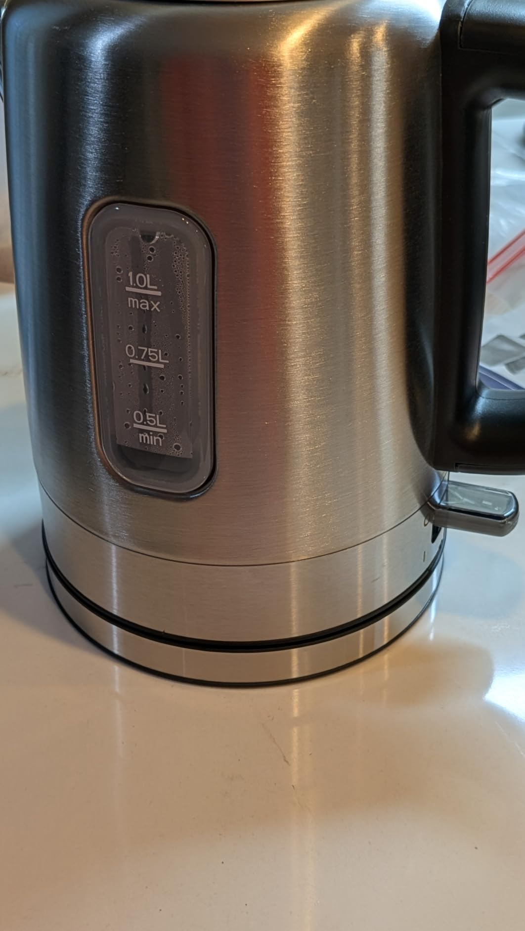 Amazon Basics Electric Stainless Steel Kettle for Tea and Coffee, BPA-Free, Fast Boiling, Auto Shut-Off, 1 Liter, 1500W, Black and Silver customer photo 2