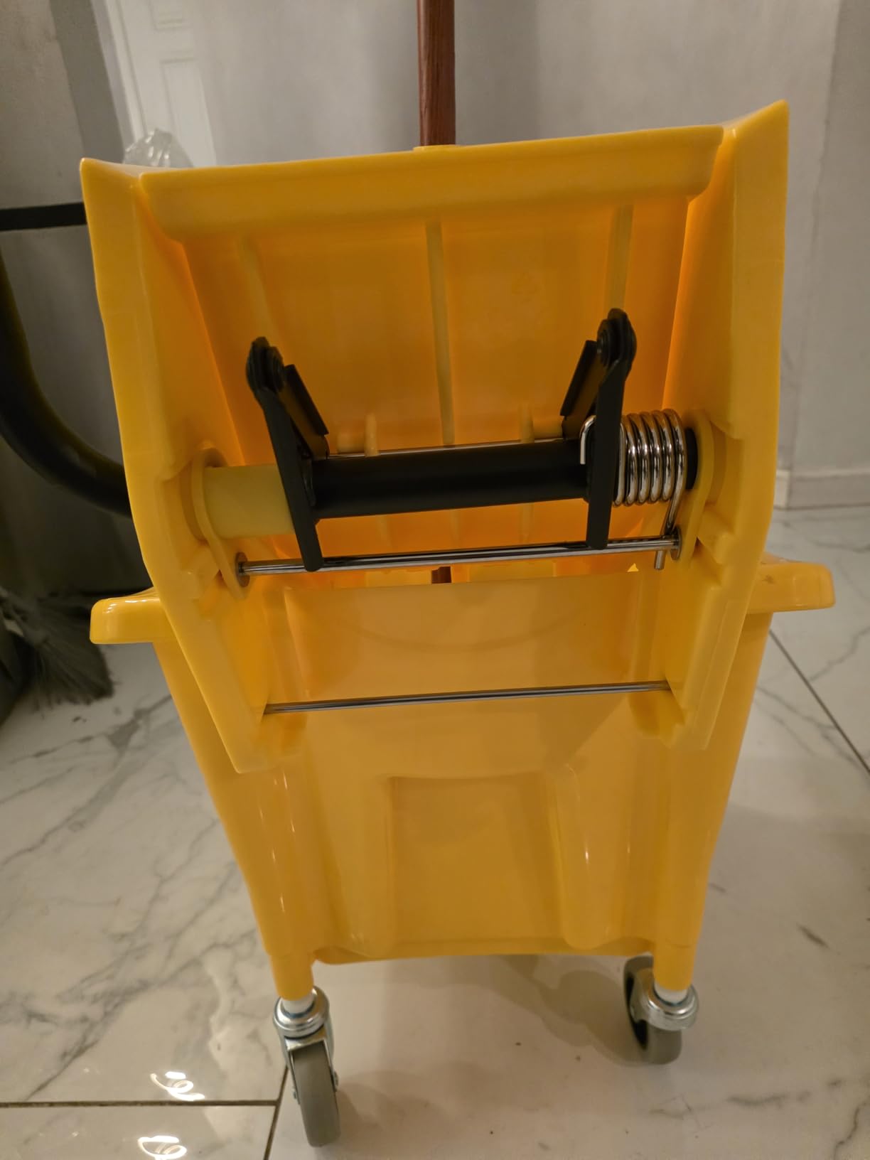 Amazon Basics Commercial Side Press Wringer Floor Cleaning Mop Bucket on Wheels, 35-Quart, Yellow customer photo 1