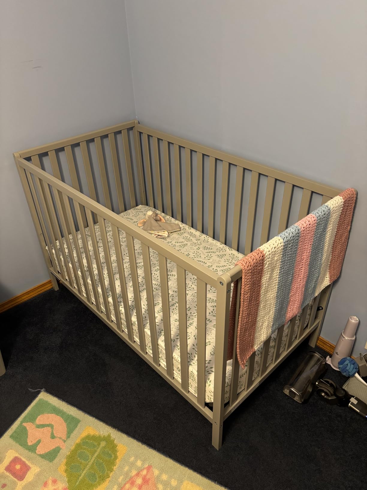 Delta Children Heartland 4-in-1 Convertible Crib - Greenguard Gold Certified, Bianca White customer photo 2