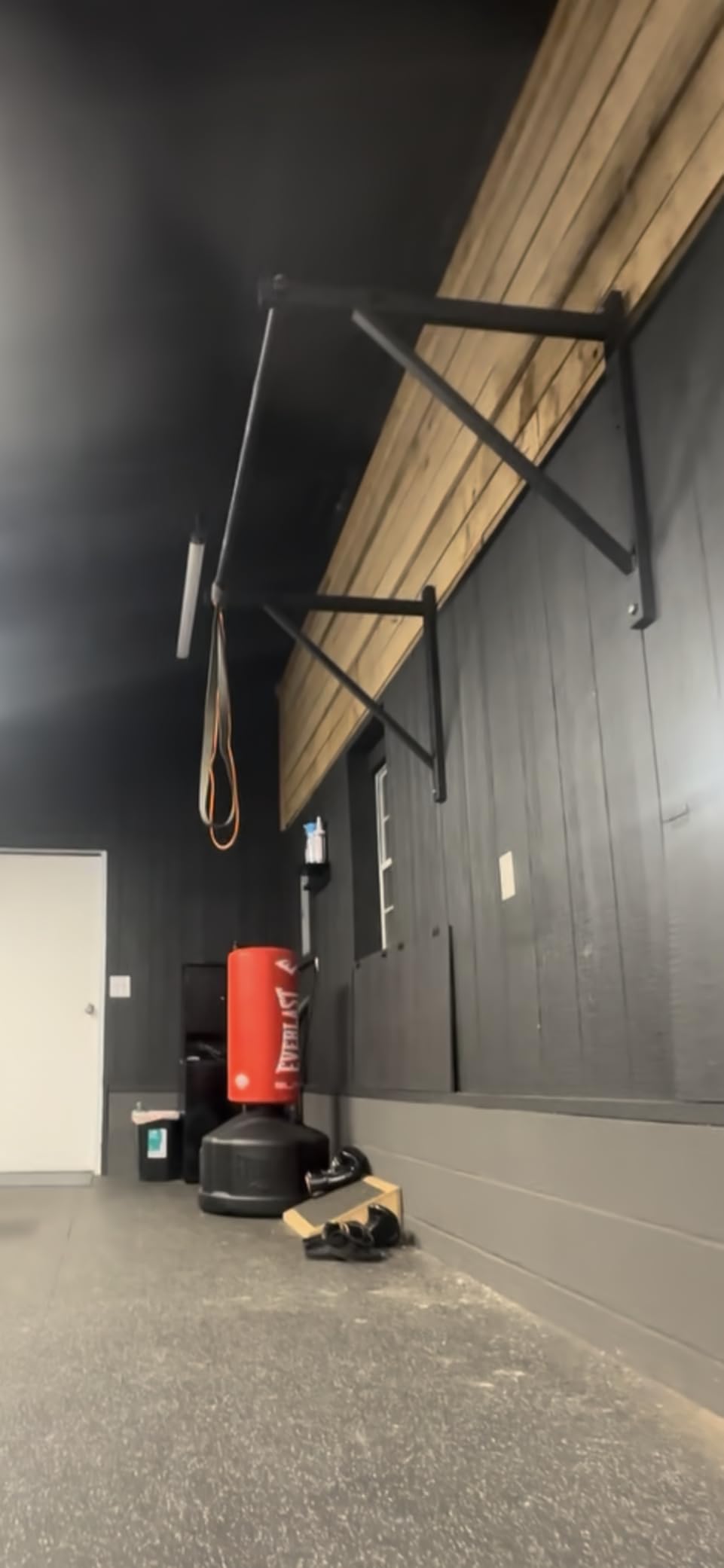 Yes4All Heavy Duty Wall Mounted Pull Up Bar - Multi-Grip Pull Ups / Pull Up Bar Ceiling Mount / Joist Mount for Home Gym customer photo 1