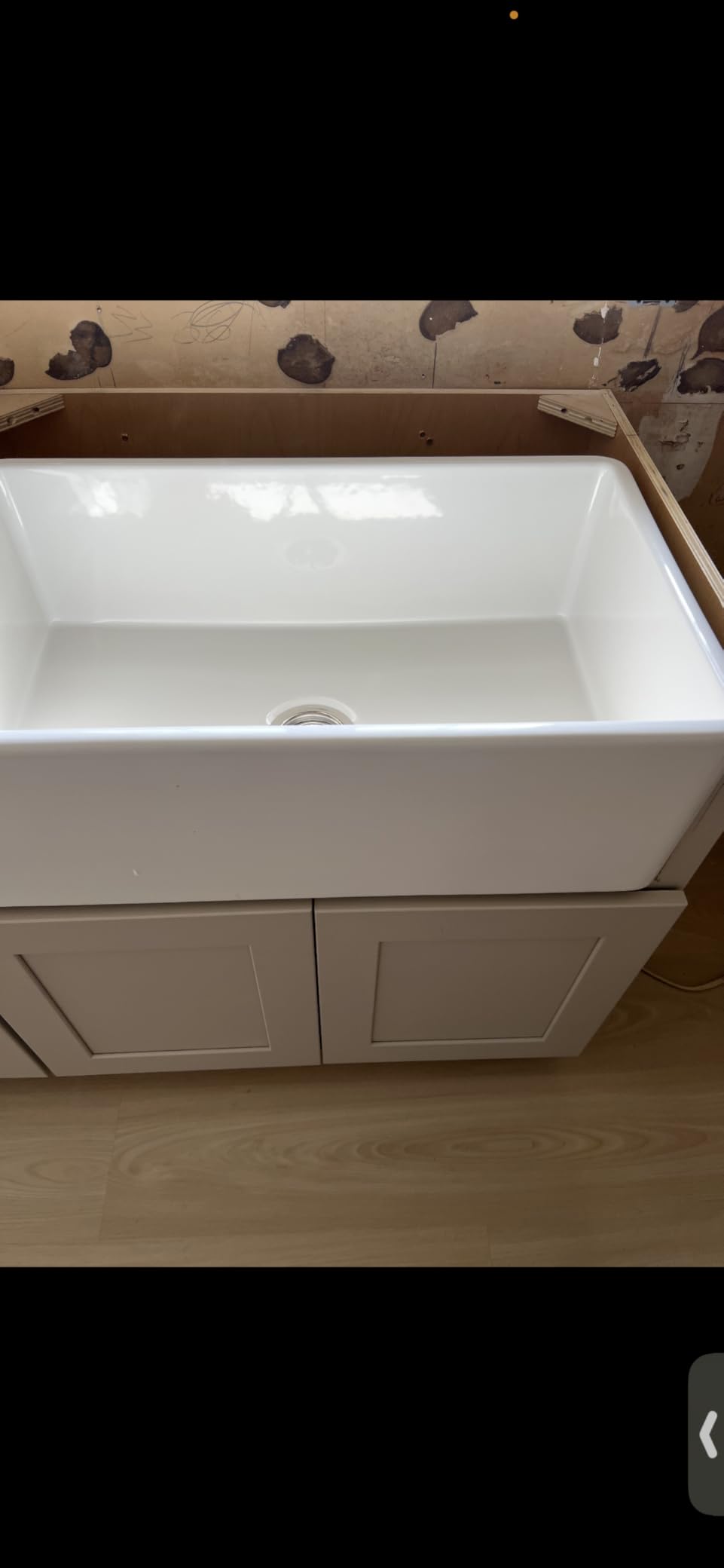 BOCCHI Classico Farmhouse Apron Front Fireclay 30 in. Single Bowl Kitchen Sink with Protective Bottom Grid and Strainer in White customer photo 1