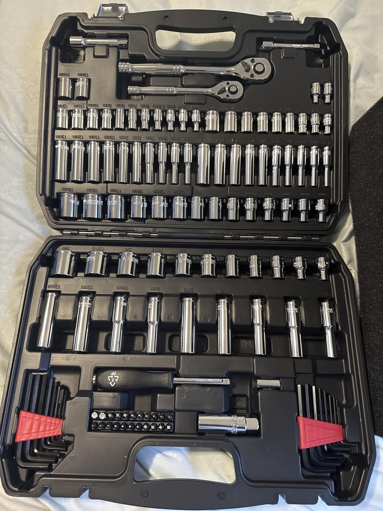 Amazon Basics 201-Piece Mechanic's Socket Tool Set With Case, SAE and Metric Sizes, Chrome-Vanadium Steel, Portable customer photo 1