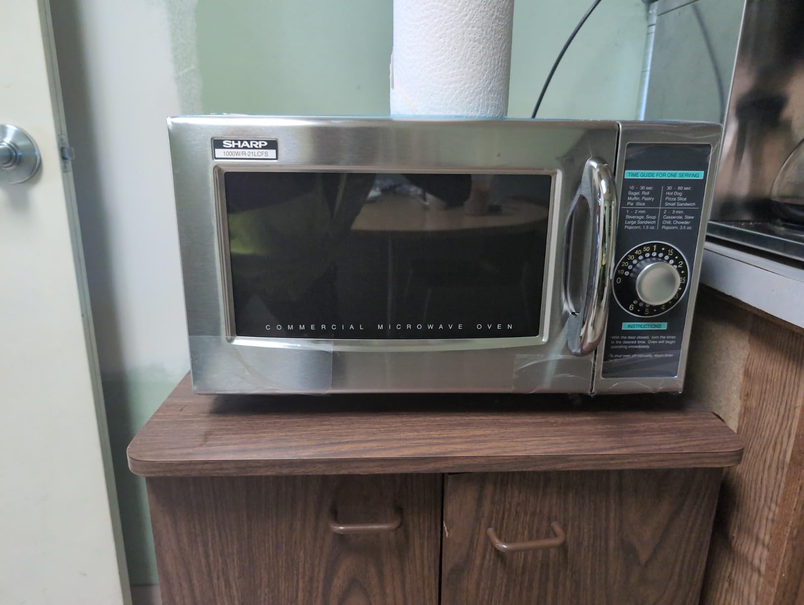Sharp R-21LCFS Medium-Duty Commercial Microwave Oven with Dial Timer, Stainless Steel, 1000-Watts, 120-Volts customer photo 1