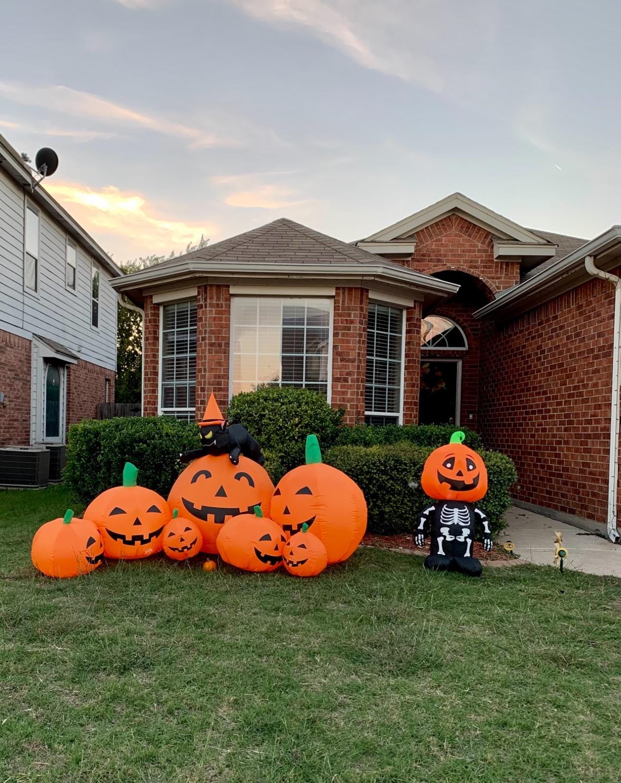 Joiedomi 7 FT Long Halloween Inflatables Pumpkin Outdoor Decorations, 7 Pumpkins Outside Decoration with Witch's Cat with Build-in LEDs Blow Up Inflatables for Party Yard Lawn Garden Decor customer photo 1