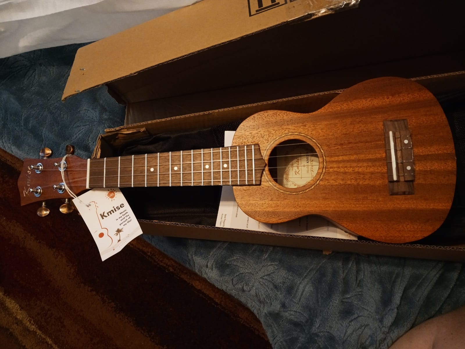 Kmise Professional Ukulele for Adult Beginner, Free Online Lesson 21 inch Soprano Mahogany Ukelele with Kids Ukele Bundle Starter Kit Gig Bag Case, Strap, Tuner, Nylon Strings, Book, Uke Gift Choice customer photo 2