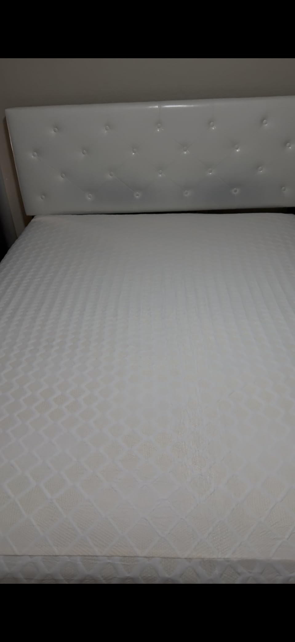 Signature Design by Ashley 12 Inch Memory Foam Queen Mattress in a Box | Stretch knit cover and 12-inch profile, CertiPUR-US foam designed for easy setup, Motion isolation, Chime Series customer photo 2