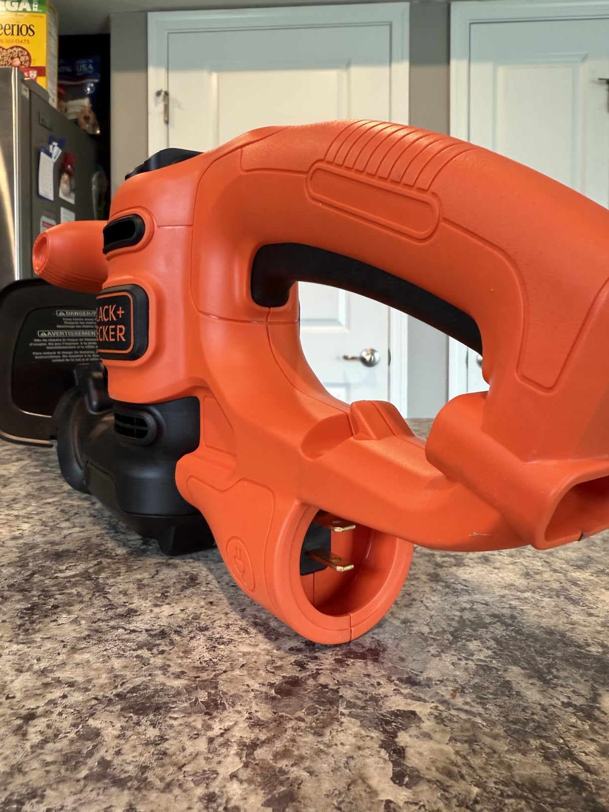 BLACK+DECKER Electric Hedge Trimmer, 16-Inch 3.0 Amp Compact Corded Power Hedge Trimmer (BEHT100) customer photo 1