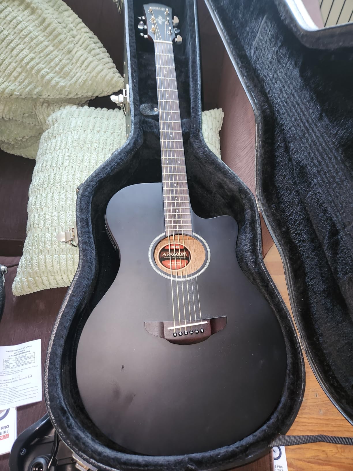 Yamaha APX600 VW Thin Body Acoustic-Electric Guitar, Vintage White customer photo 1