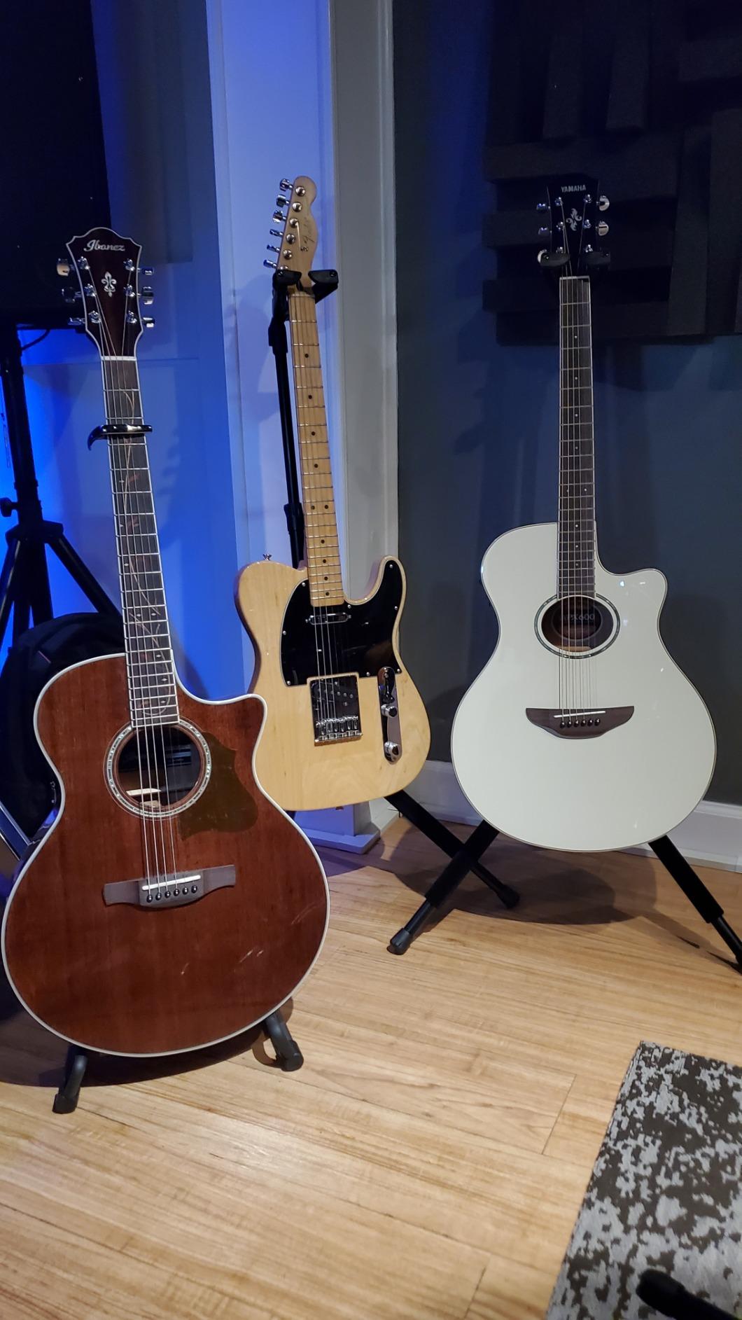 Yamaha APX600 VW Thin Body Acoustic-Electric Guitar, Vintage White customer photo 2