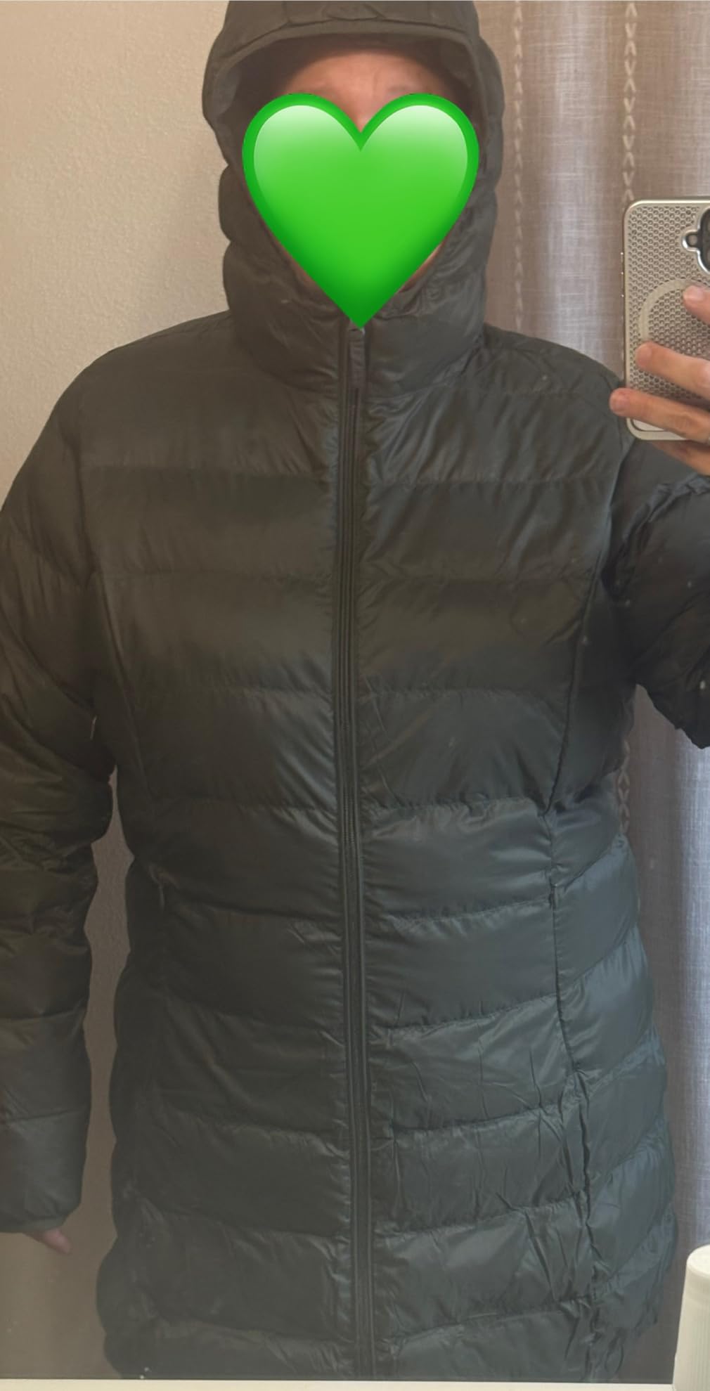 Amazon Essentials Women's Lightweight Water-Resistant Packable Hooded Puffer Coat (Available in Plus Size) customer photo 1