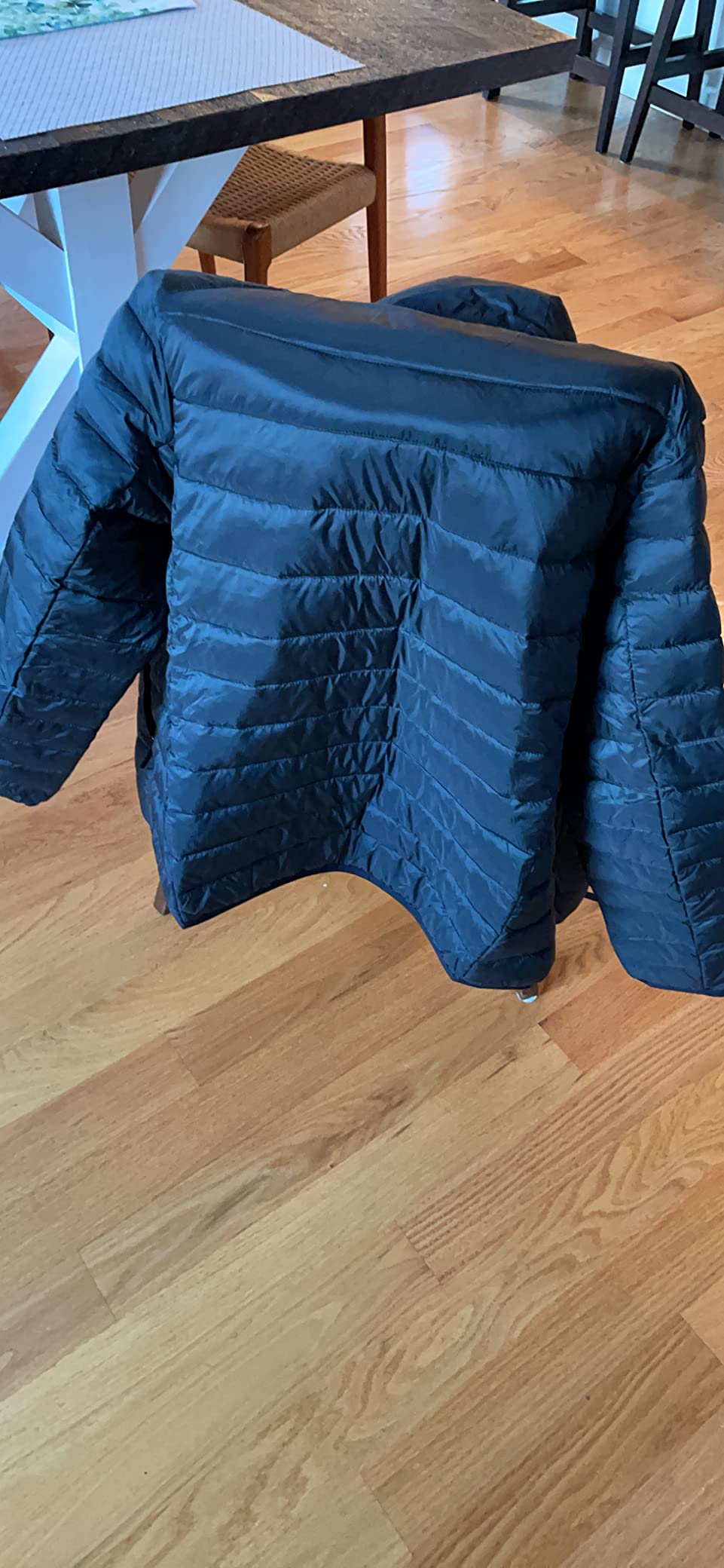 Amazon Essentials Men's Packable Lightweight Water-Resistant Puffer Jacket (Available in Big & Tall) customer photo 1