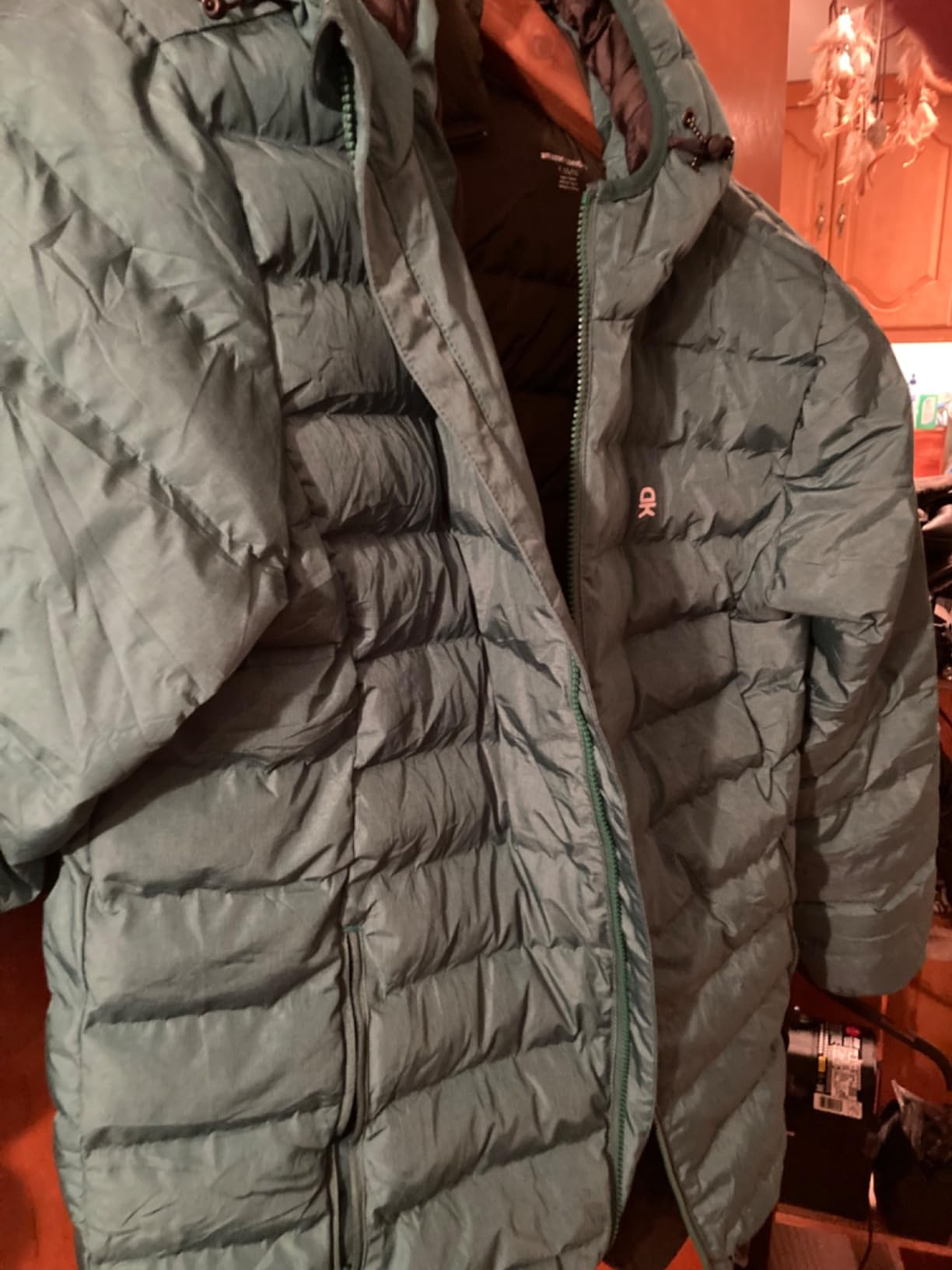 Amazon Essentials Men's Packable Lightweight Water-Resistant Puffer Jacket (Available in Big & Tall) customer photo 1