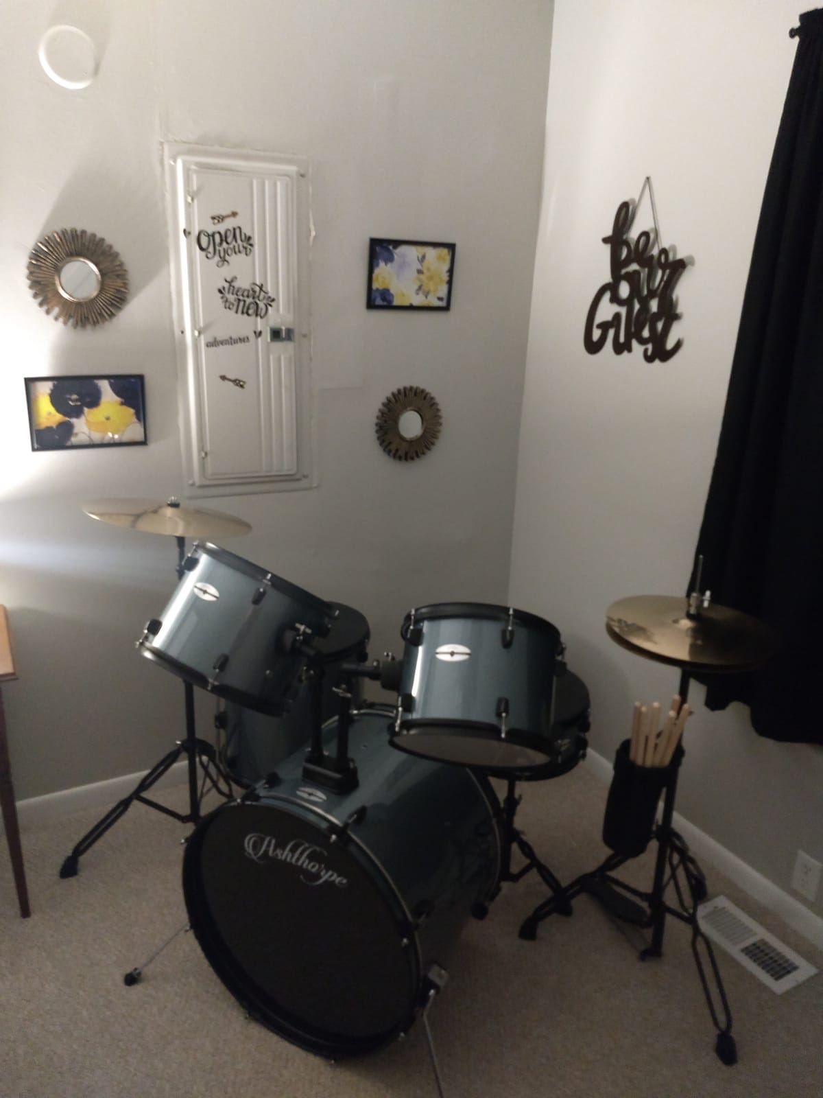Ashthorpe 5-Piece Complete Full Size Adult Drum Set with Remo Batter Heads - Red customer photo 1
