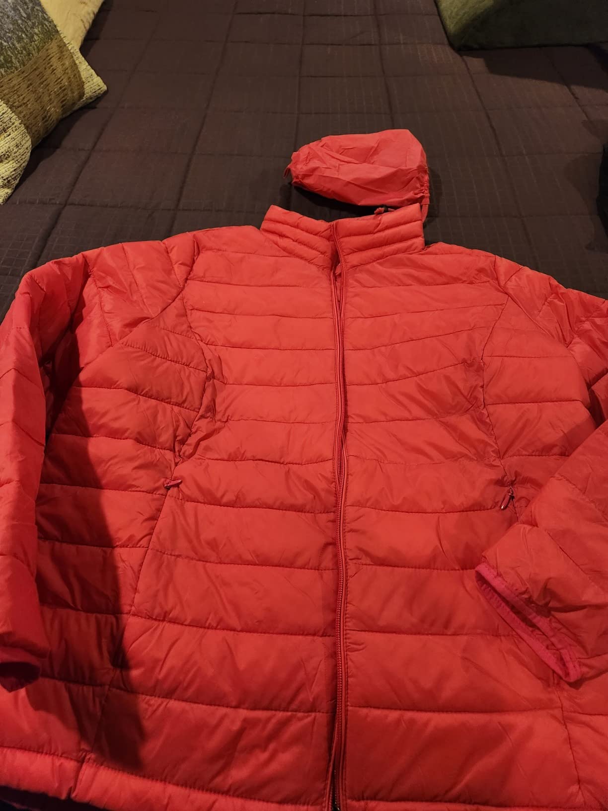 Amazon Essentials Women's Lightweight Long-Sleeve Water-Resistant Packable Puffer Jacket (Available in Plus Size) customer photo 2