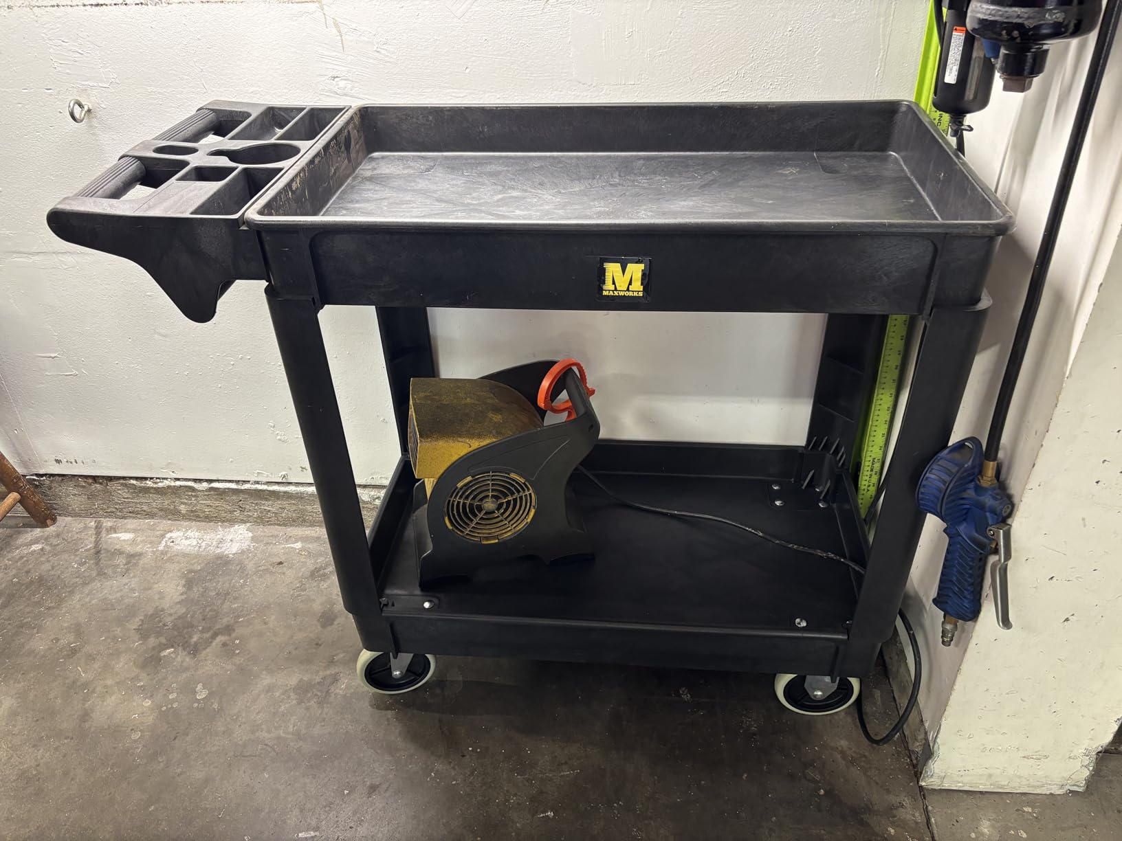 MaxWorks Heavy Duty 2-Shelf Service Cart 500 lb Capacity Polypropylene Utility Cart with 5