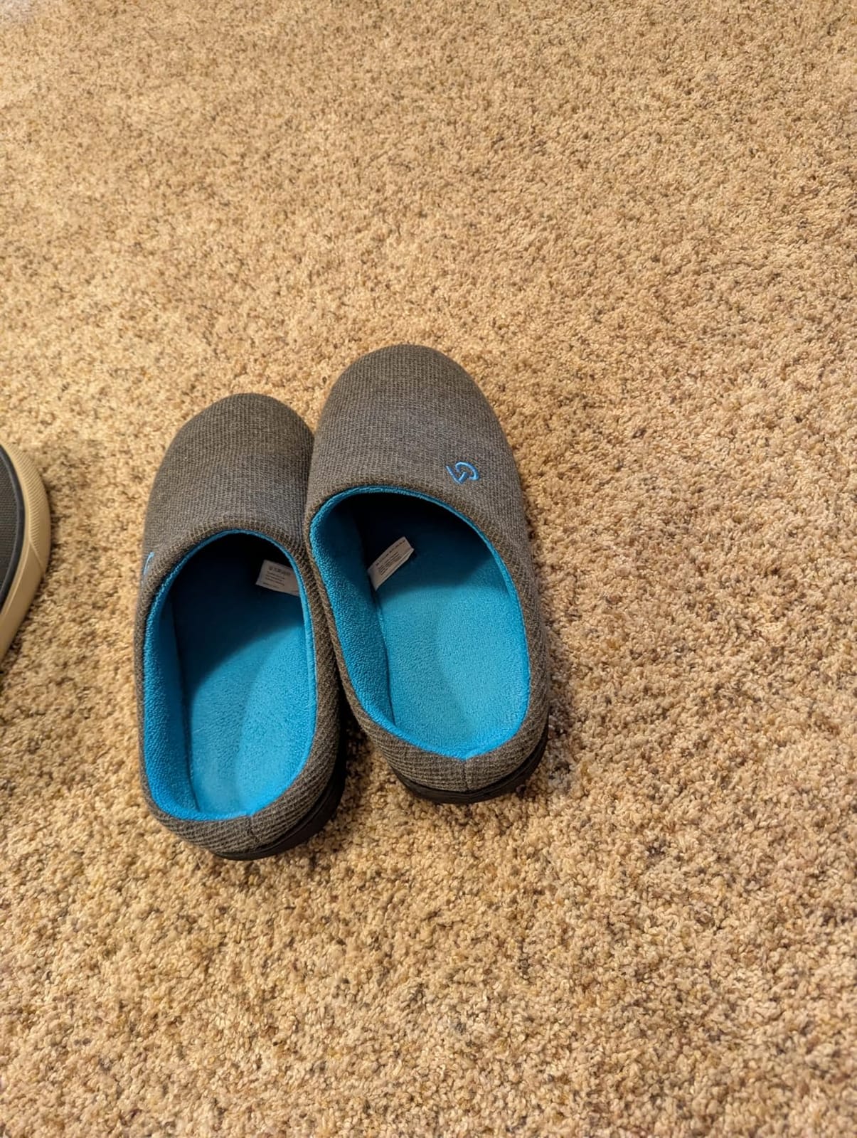VeraCosy Men's Two-Tone House Slippers Memory Foam Indoor Rubber Sole customer photo 1