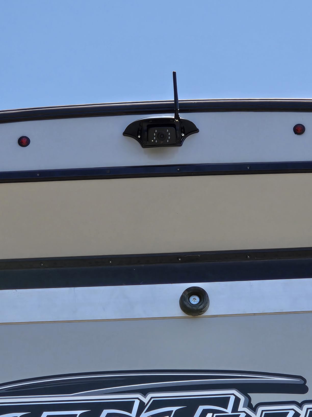 Furrion Vision S 4.3 Inch Monitor, Wireless RV Backup System with 1 Rear Sharkfin Camera, IR Night Vision, Waterproof and Wide Viewing Angle - FOS43TASF customer photo 2