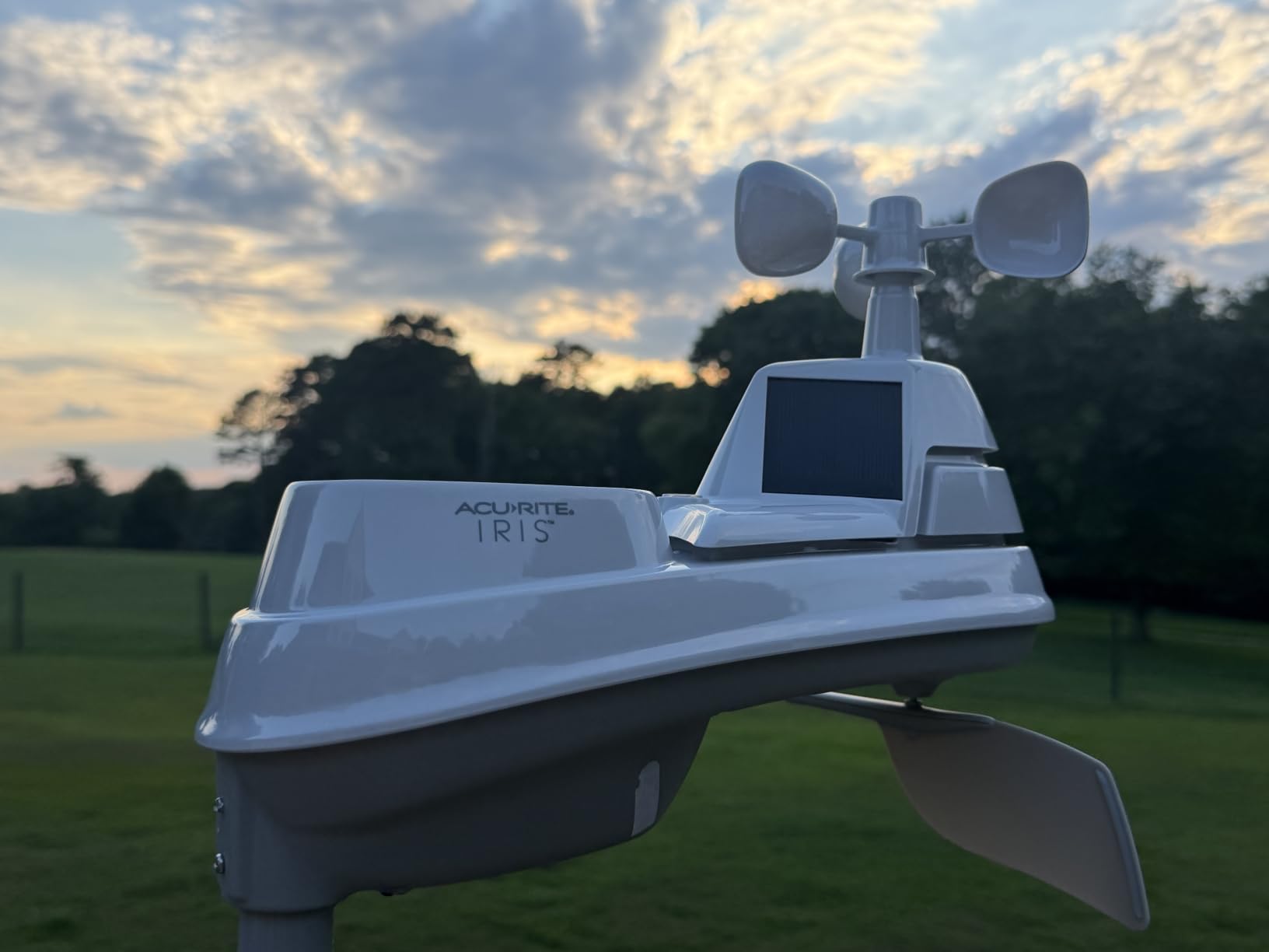 AcuRite Iris (5-in-1) Home Weather Station with Wi-Fi Connection to Weather Underground with Temperature, Humidity, Wind Speed/Direction, and Rainfall (01540M), Black customer photo 1