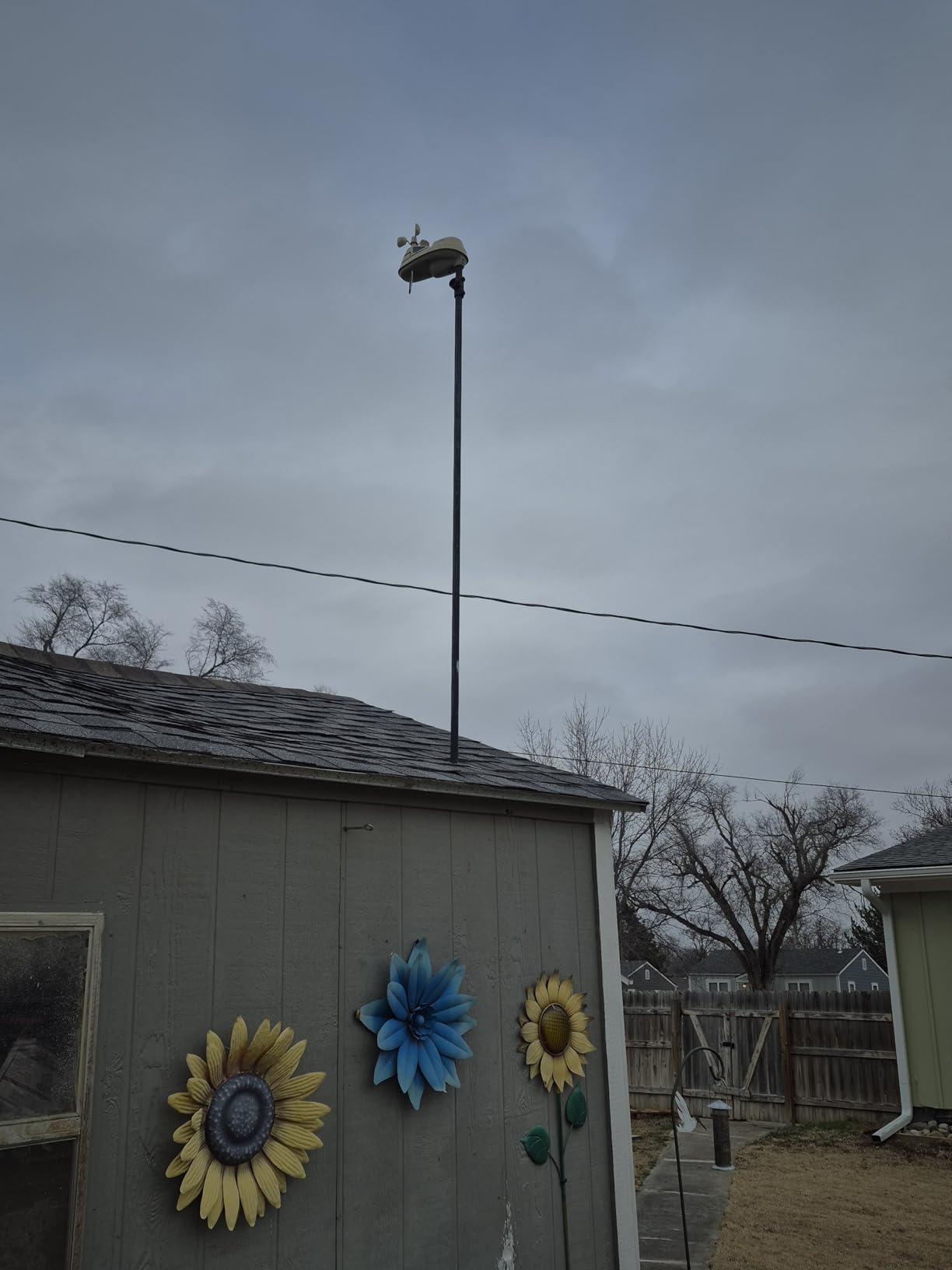 AcuRite Iris (5-in-1) Home Weather Station with Wi-Fi Connection to Weather Underground with Temperature, Humidity, Wind Speed/Direction, and Rainfall (01540M), Black customer photo 2