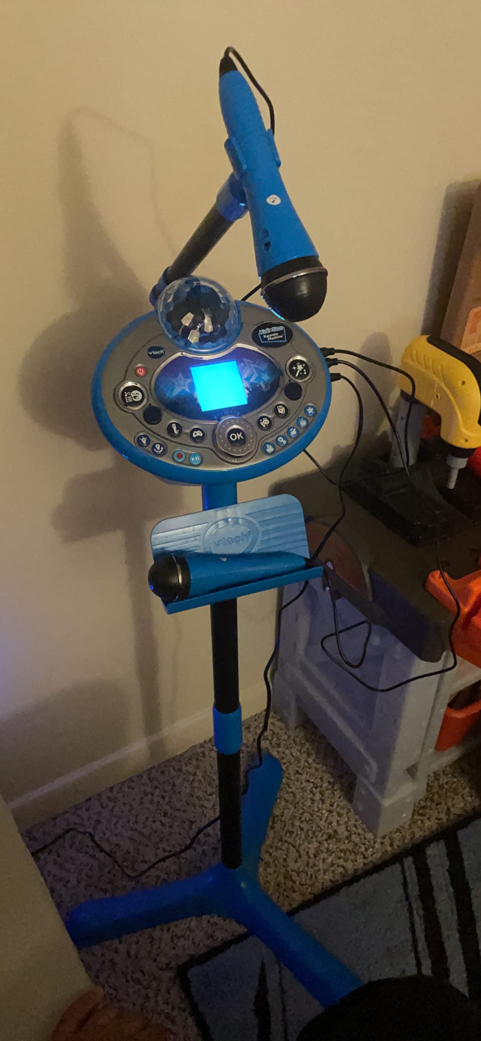VTech Kidi Star Karaoke Machine Deluxe, 2 Microphones with AC Adapter, Pink customer photo 1