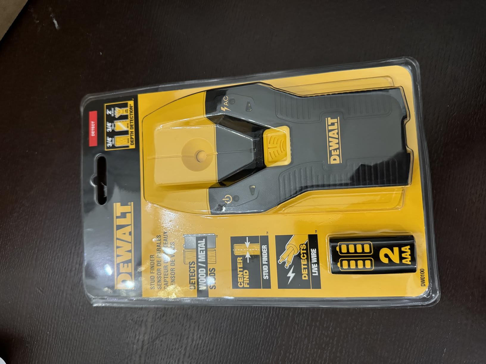 DEWALT Stud Finder, 3/4”, Locate Framing Studs Efficiently with LED Arrows, Ideal for Wood and Metal, AAA Batteries Included (DW0100) customer photo 2