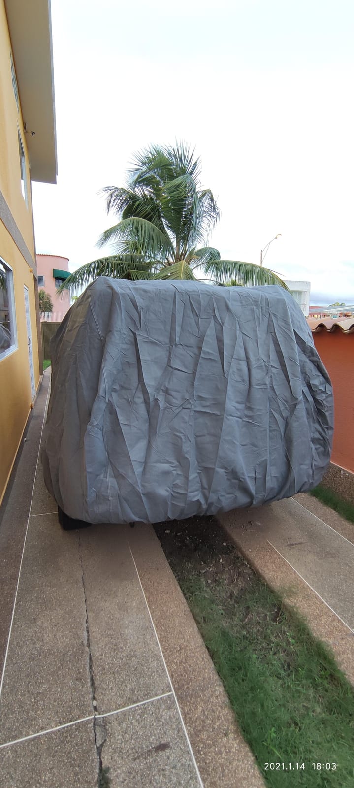 Motor Trend 4-Layer 4-Season Auto (Waterproof Outdoor UV Protection for Heavy Duty Use Full Car Cover for Vans, SUVs, Crossovers up to 185