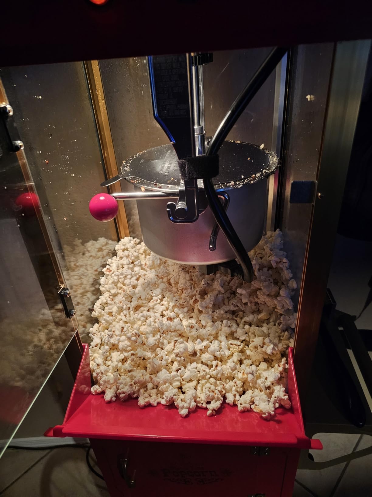 Nostalgia Popcorn Maker Machine - Professional Cart With 8 Oz Kettle Makes Up to 32 Cups - Vintage Popcorn Machine Movie Theater Style - Black customer photo 1