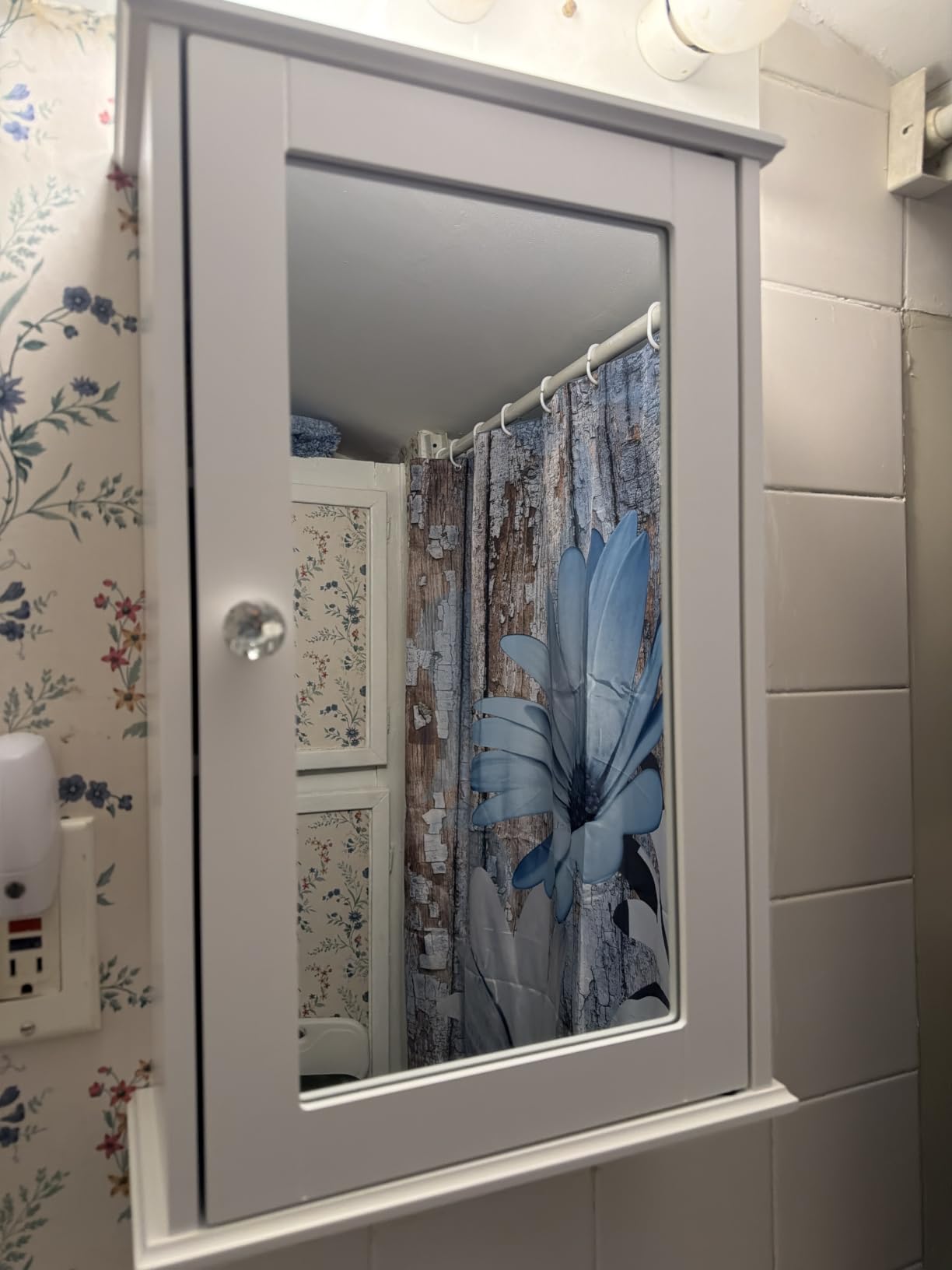 Bonnlo White Mirrored Medicine Cabinet - Wall Mounted Bathroom Storage Organizer with Single Door, 2 Adjustable Shelves & Magnetic Lock, Small Vanity Cabinet for Over the Toilet/Sink customer photo 1