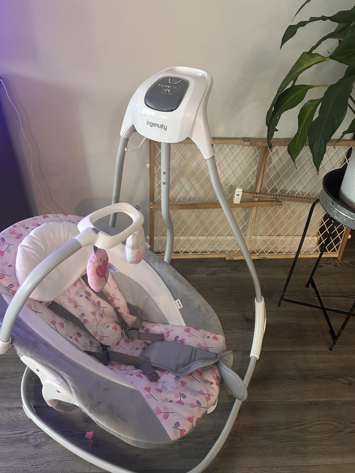 Ingenuity SimpleComfort Lightweight Compact 6-Speed Multi-Direction Baby Swing, Vibrations & Nature Sounds, 0-9 Months 6-20 lbs (Pink Cassidy) customer photo 1