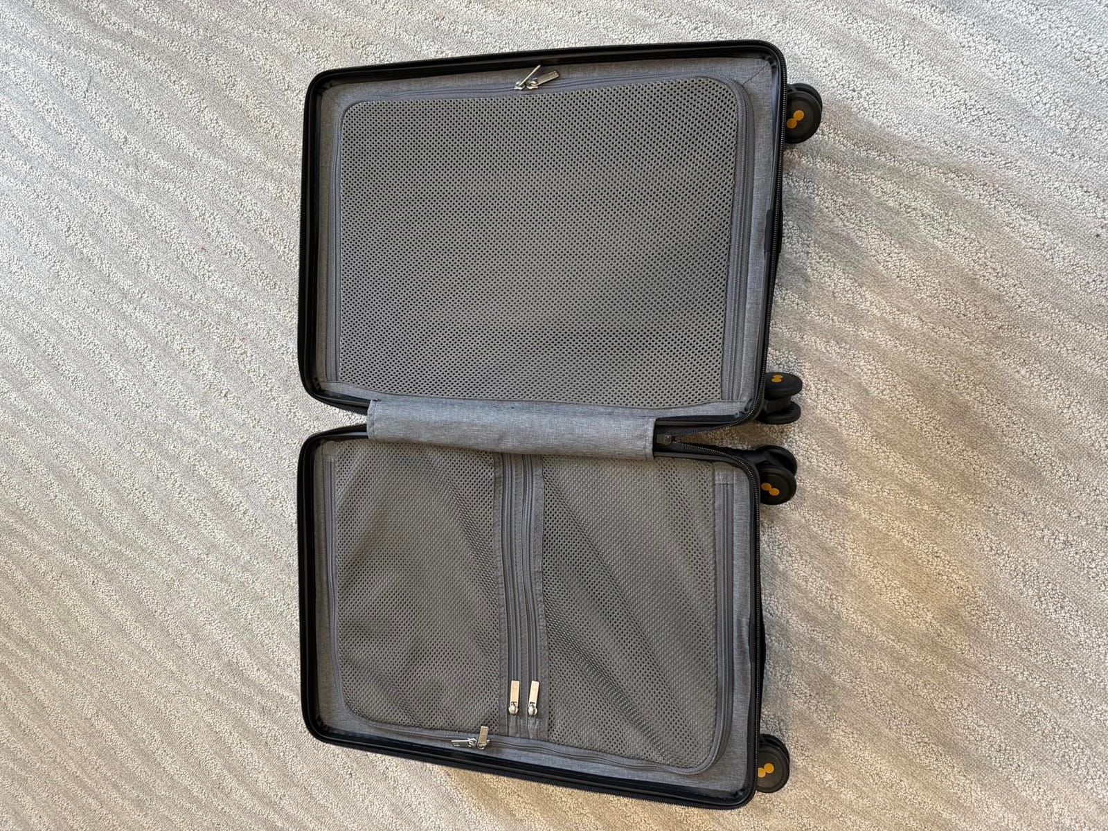 LEVEL8 Hard Shell Carry on Luggage Airline Approved, Carry-on Suitcases with Wheels, Lightweight Luminous Textured Hardside Travel Bag with Tsa Lock, 20 Inch, Black customer photo 2