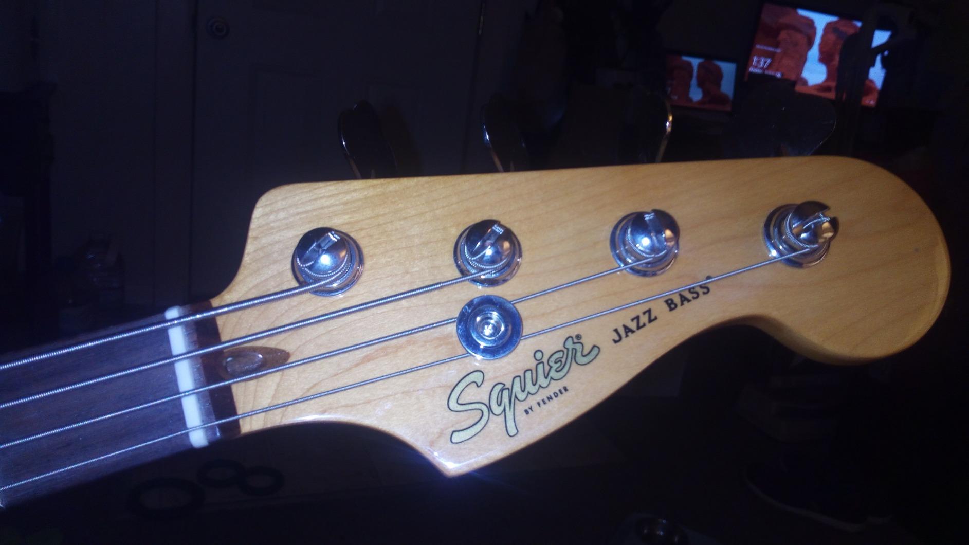 Squier Classic Vibe 60s Jazz Bass, Daphne Blue, Laurel Fingerboard | Vintage 60s electric bass, beginner-friendly, laurel fingerboard, Fender-designed pickups, iconic Daphne Blue finish customer photo 2