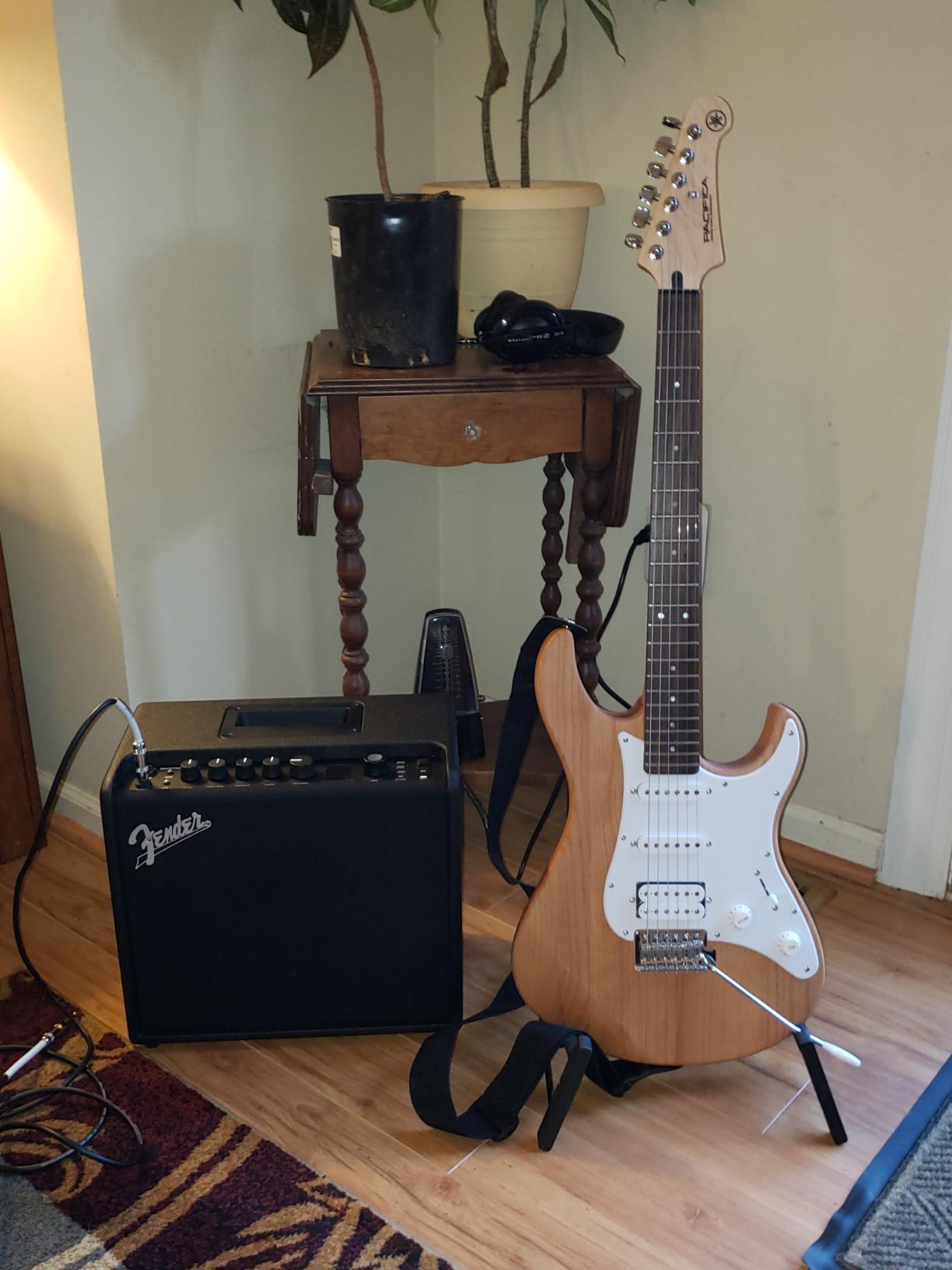 Fender Mustang LT25 Guitar Amplifier, 25-Watt Combo Amp with 8