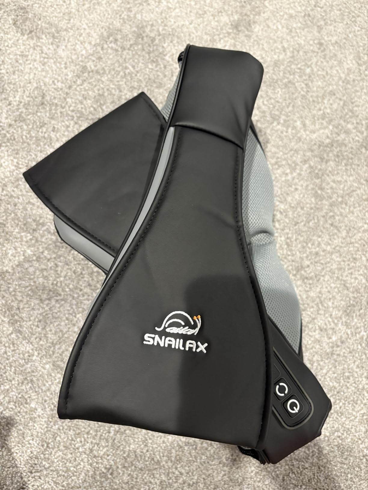 Snailax Cordless Shiatsu Neck and Shoulder Massager with Heat | 8 Kneading Nodes, 2 Intensities, 70-80 Min Cordless Use, Rechargeable customer photo 2